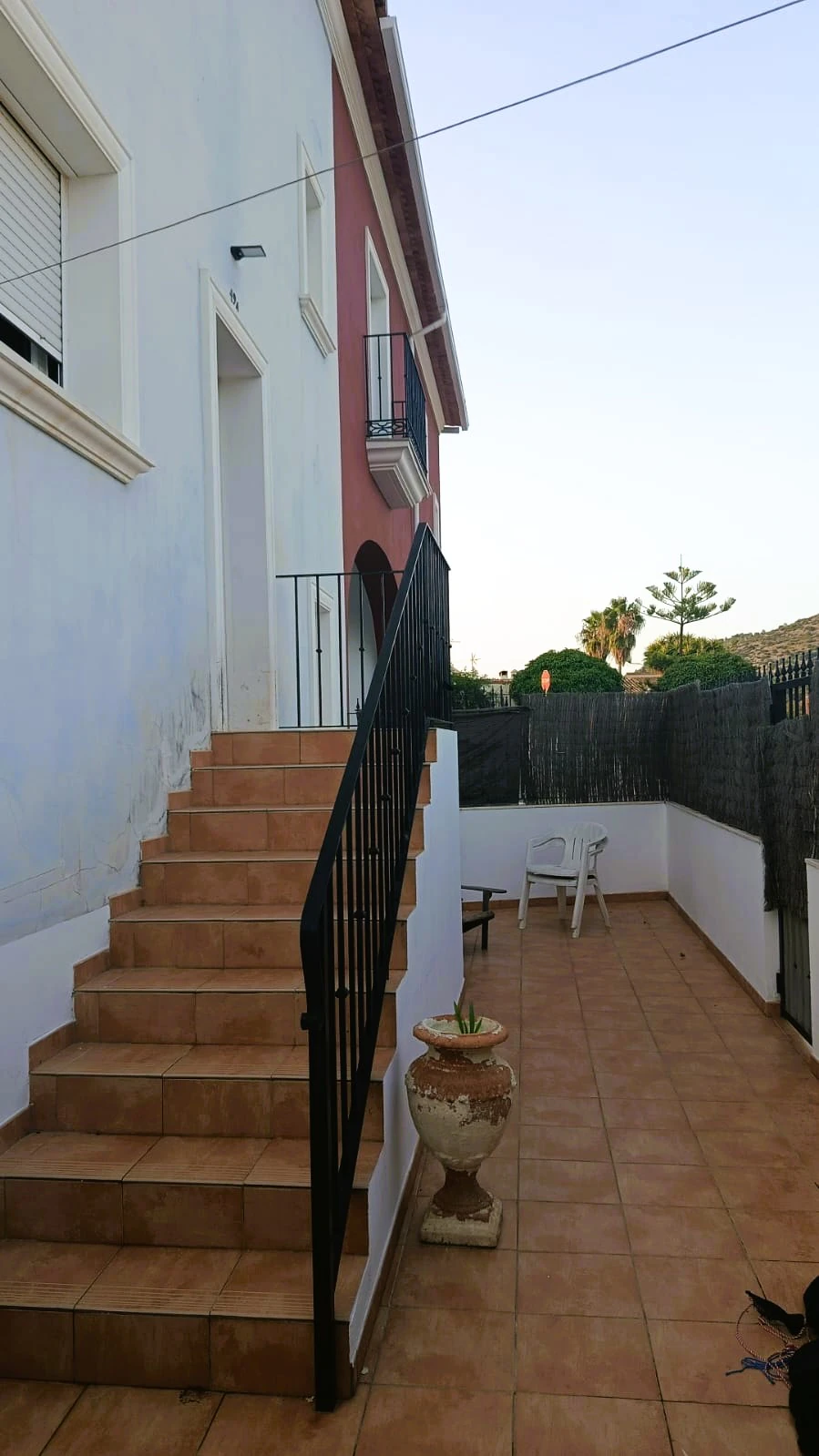 Casa semi adosada con encanto, garaje privado y amplia terraza en pleno corazón de Alcalalí