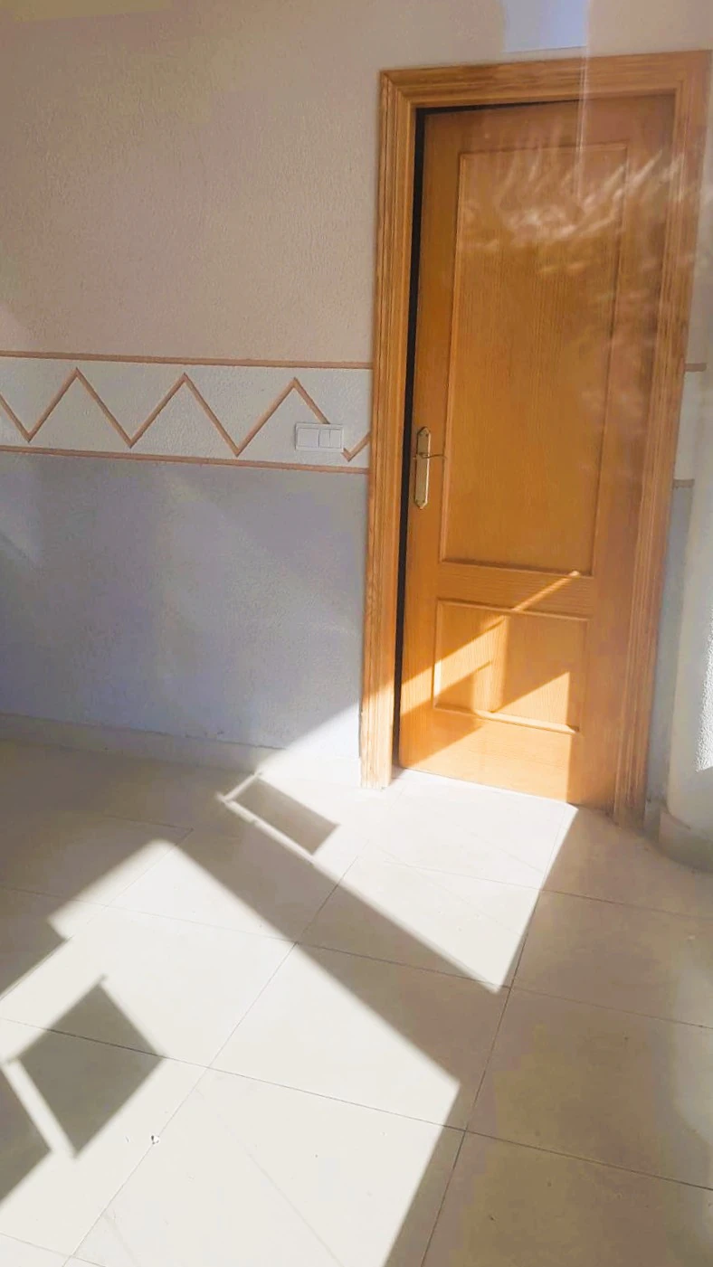 Local multifuncional en planta baja con excelente accesibilidad y espacio exterior - Bellreguard