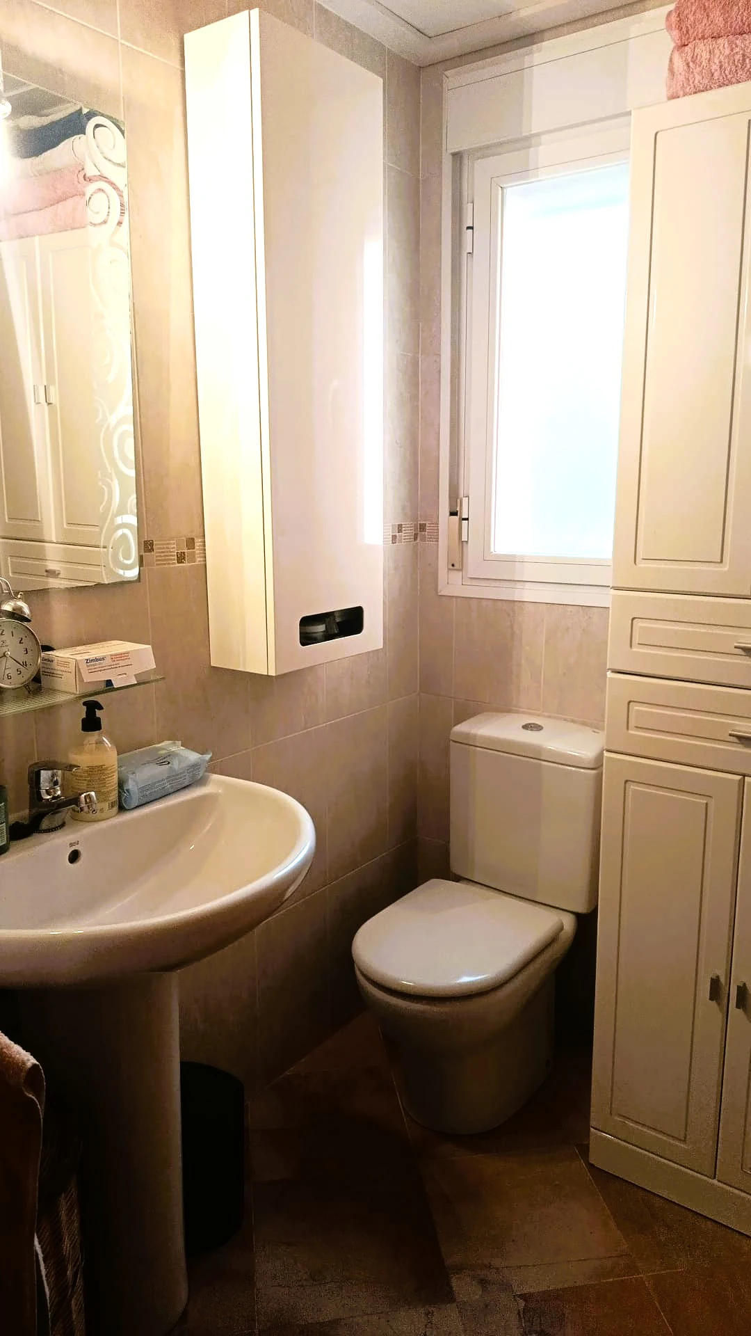 Casa semi adosada con encanto, garaje privado y amplia terraza en pleno corazón de Alcalalí