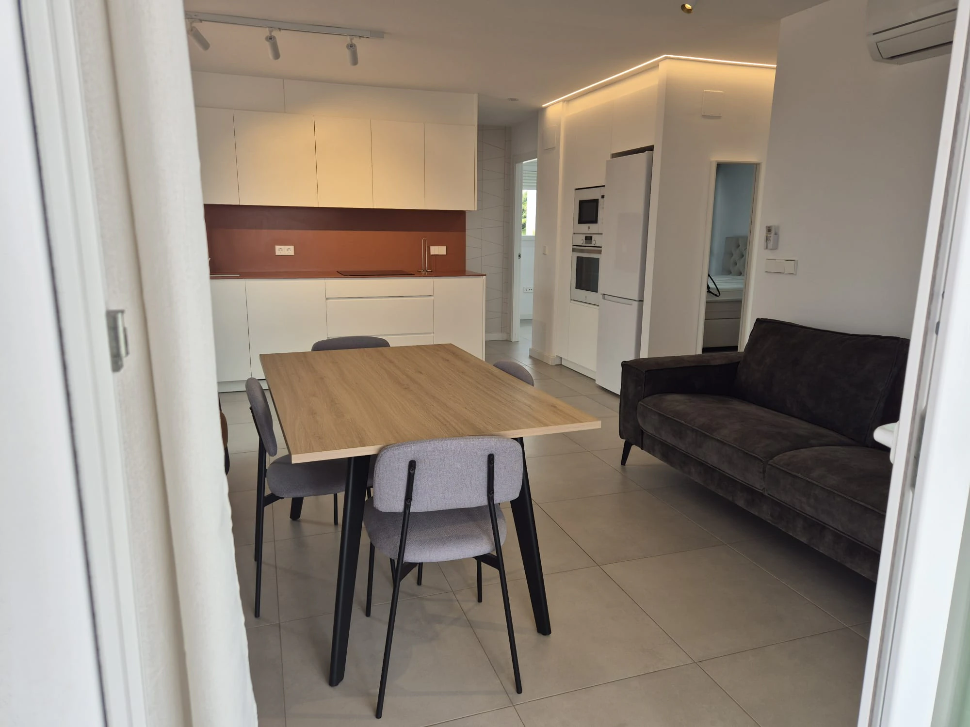 Exclusivo apartamento reformado con vistas al mar en Moraira – Alquiler anual