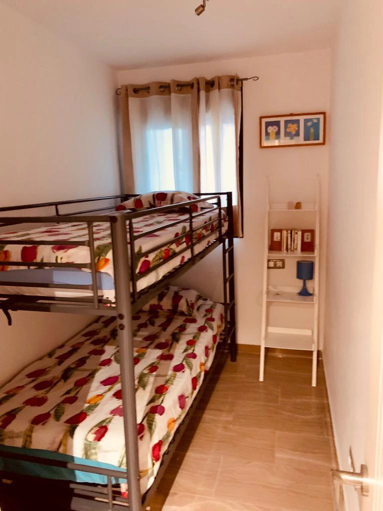 Apartamento en alquiler anual en Moraira centro con parking y piscina comunitaria