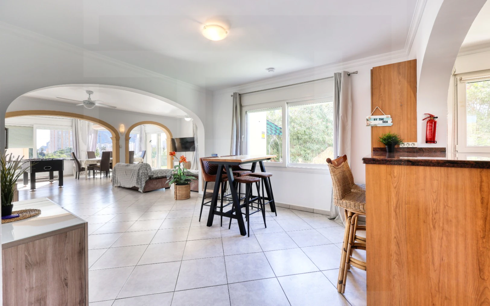 Villa exclusiva en Calpe con piscina, vistas al mar y ubicación costera privilegiada