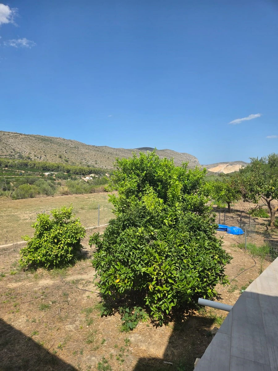 Betoverende finca in Benissa: natuur, privacy en de authentieke mediterraanse stijl.
