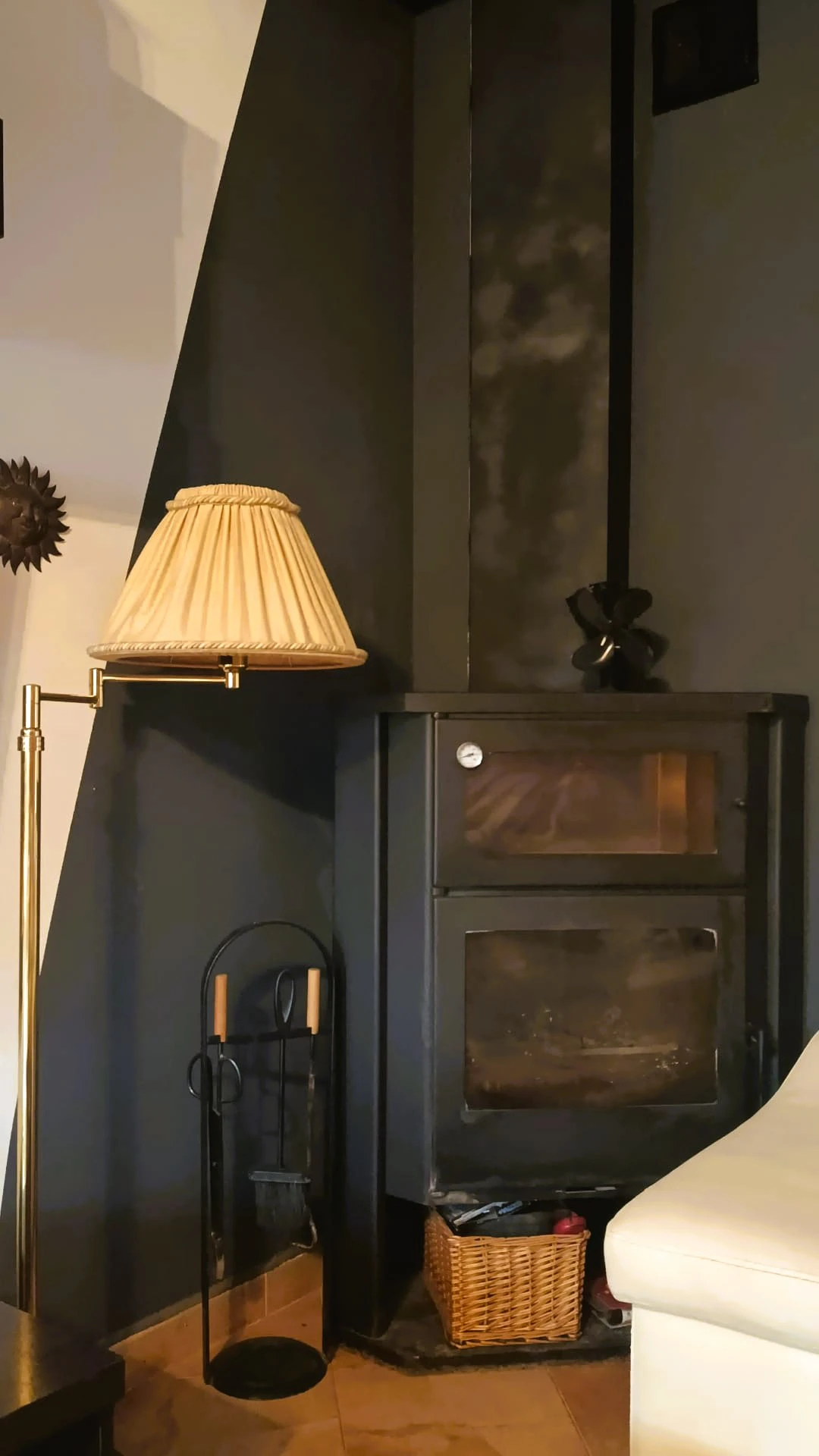 Casa semi adosada con encanto, garaje privado y amplia terraza en pleno corazón de Alcalalí