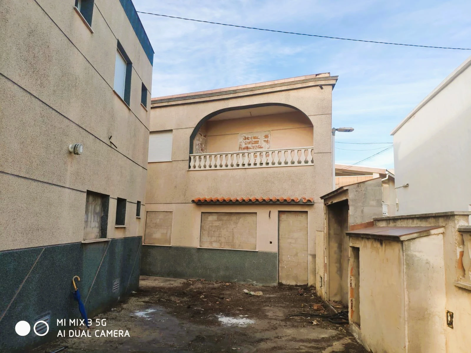 Conjunto de solares urbanos con 6 viviendas en chaflán a 4 calles – Gran oportunidad de inversión en zona costera