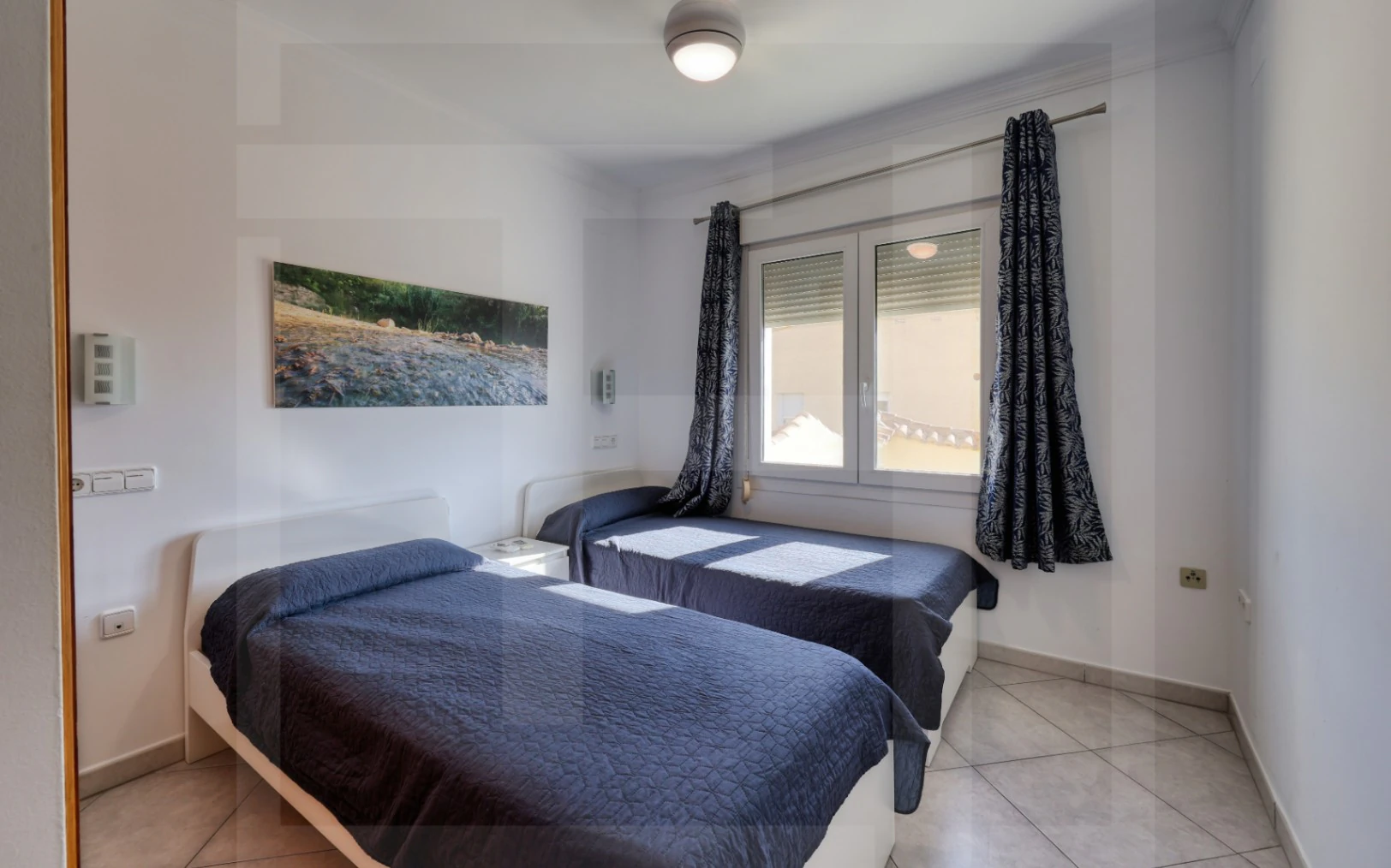 Villa exclusiva en Calpe con piscina, vistas al mar y ubicación costera privilegiada