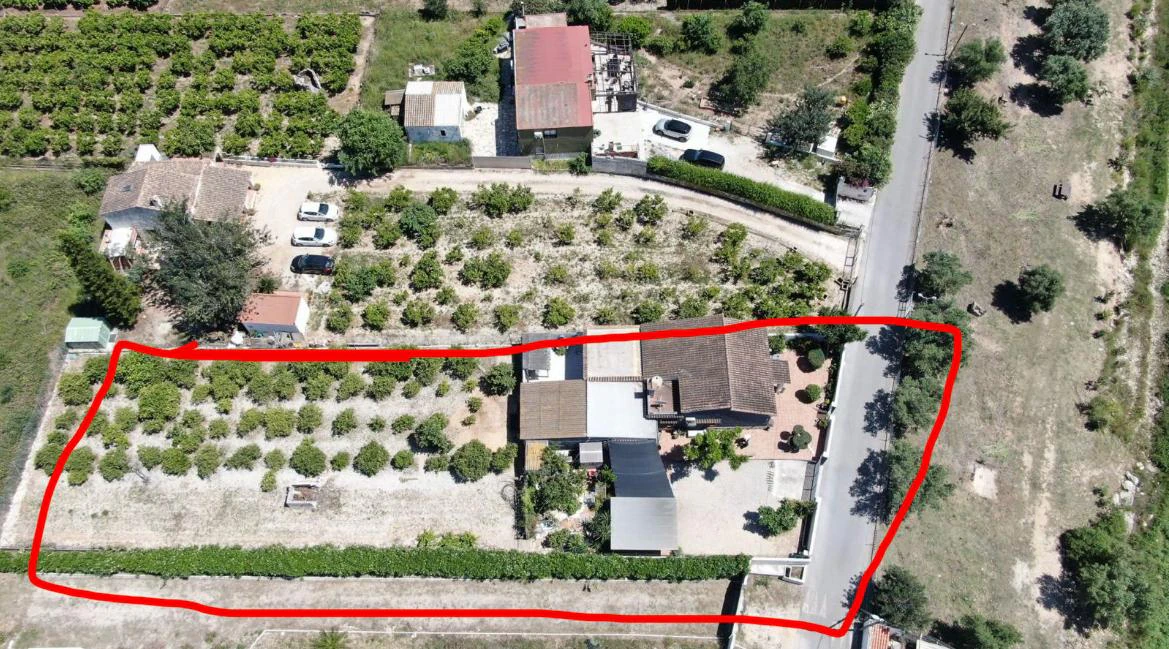 Casa de campo en una sola planta con encanto mediterráneo - El Vergel