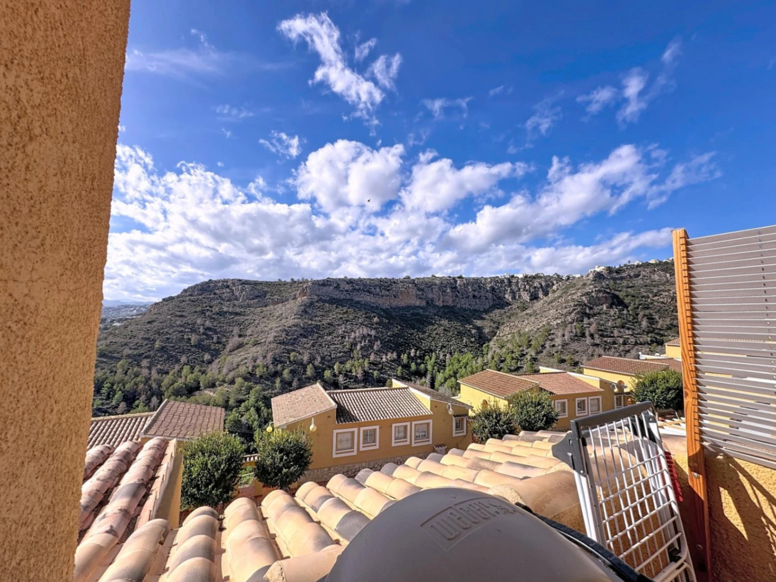 Ático con vistas a la montaña en Pueblo Montecala
