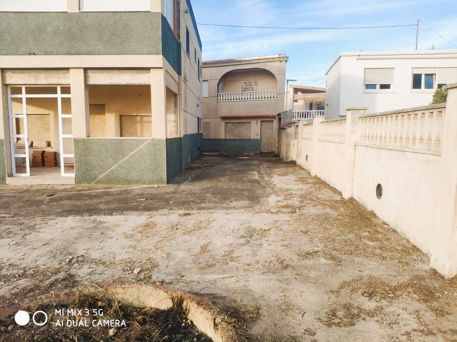 Conjunto de solares urbanos con 6 viviendas en chaflán a 4 calles – Gran oportunidad de inversión en zona costera