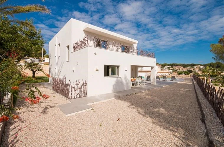 Vivienda con carácter y amplitud en alquiler anual - Benissa