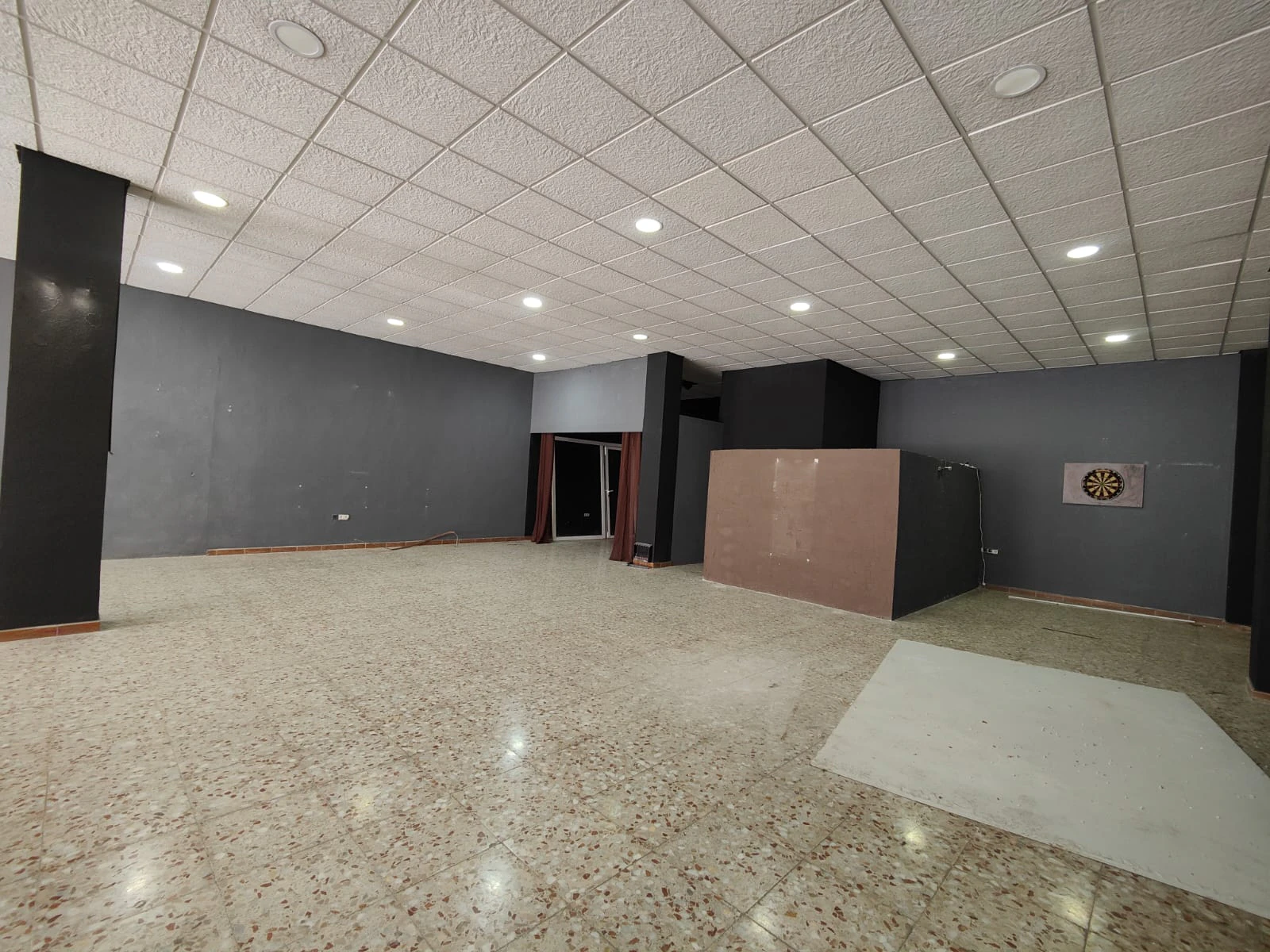 Espacioso Local Comercial - Teulada