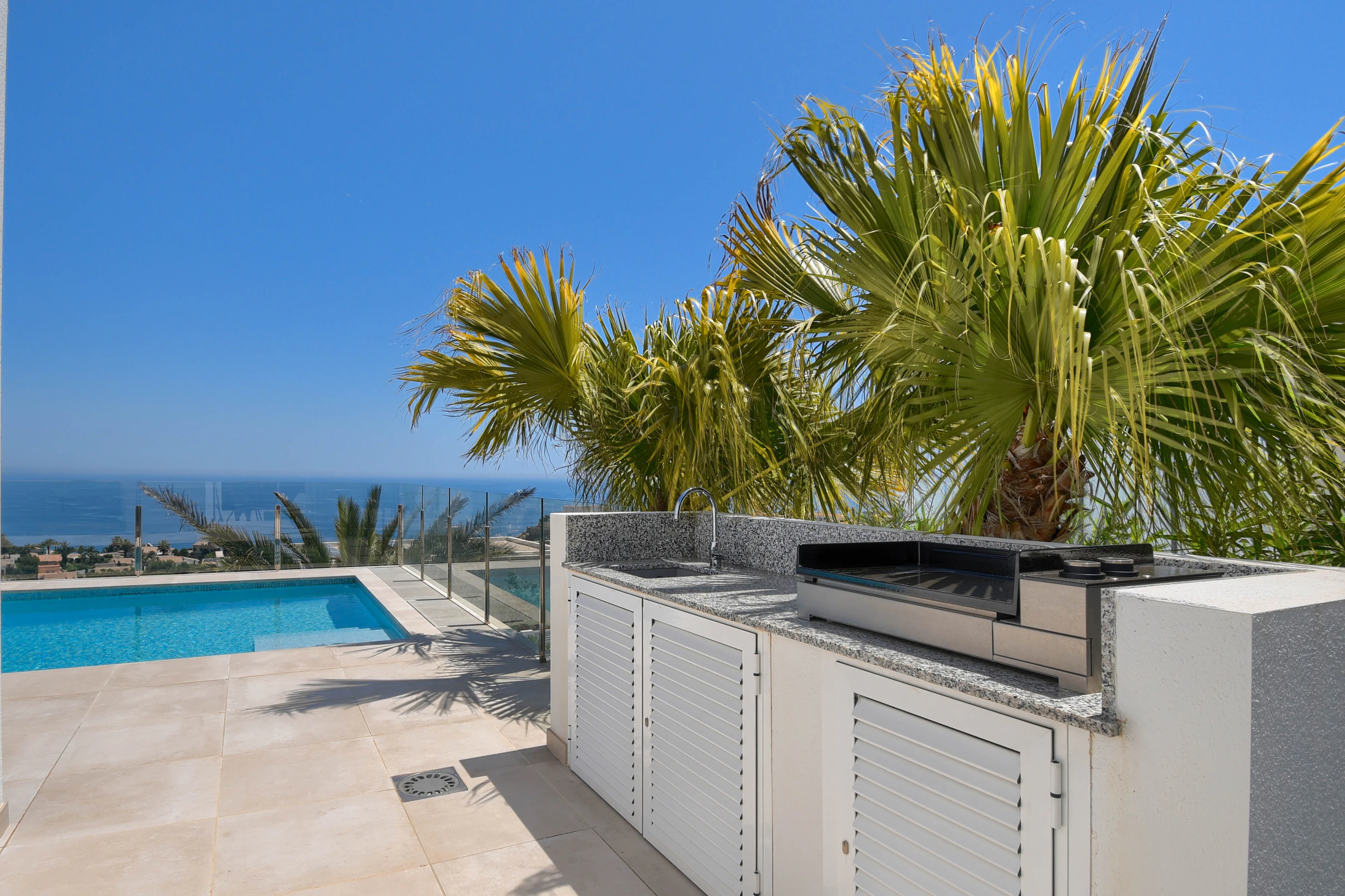 Villa de lujo con vistas panorámicas al mar - Estilo moderno