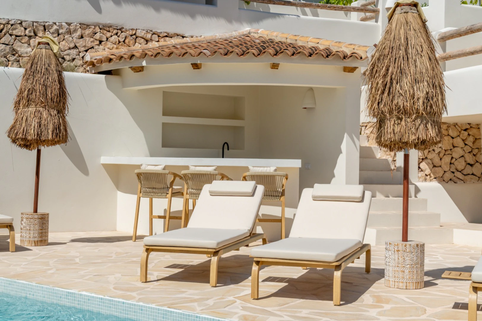 Villa de Ensueño en Benissa Costa: Lujo Ibicenco con Vistas al Mar