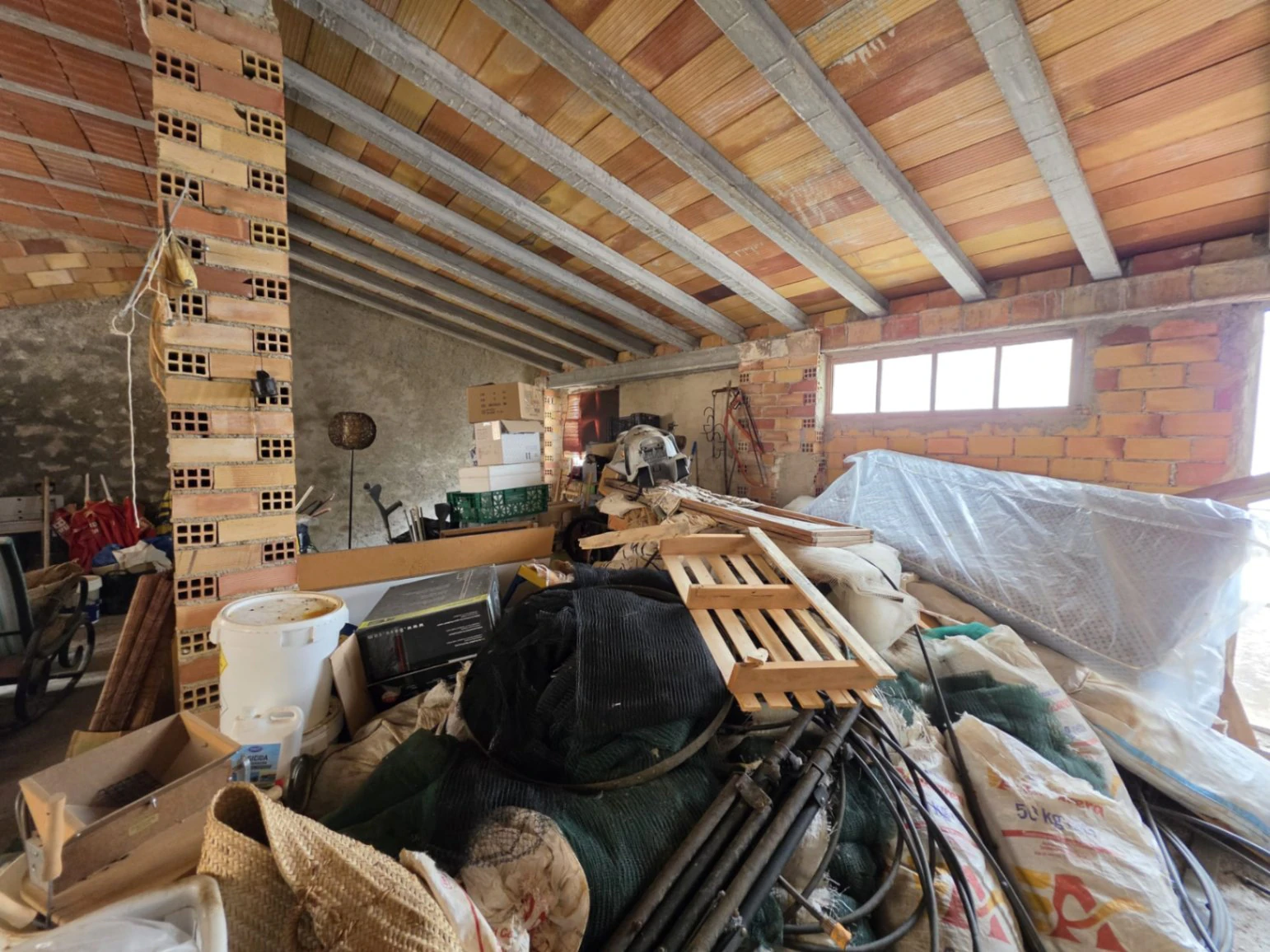 Casa de pueblo en venta con mucho potencial - Benigembla