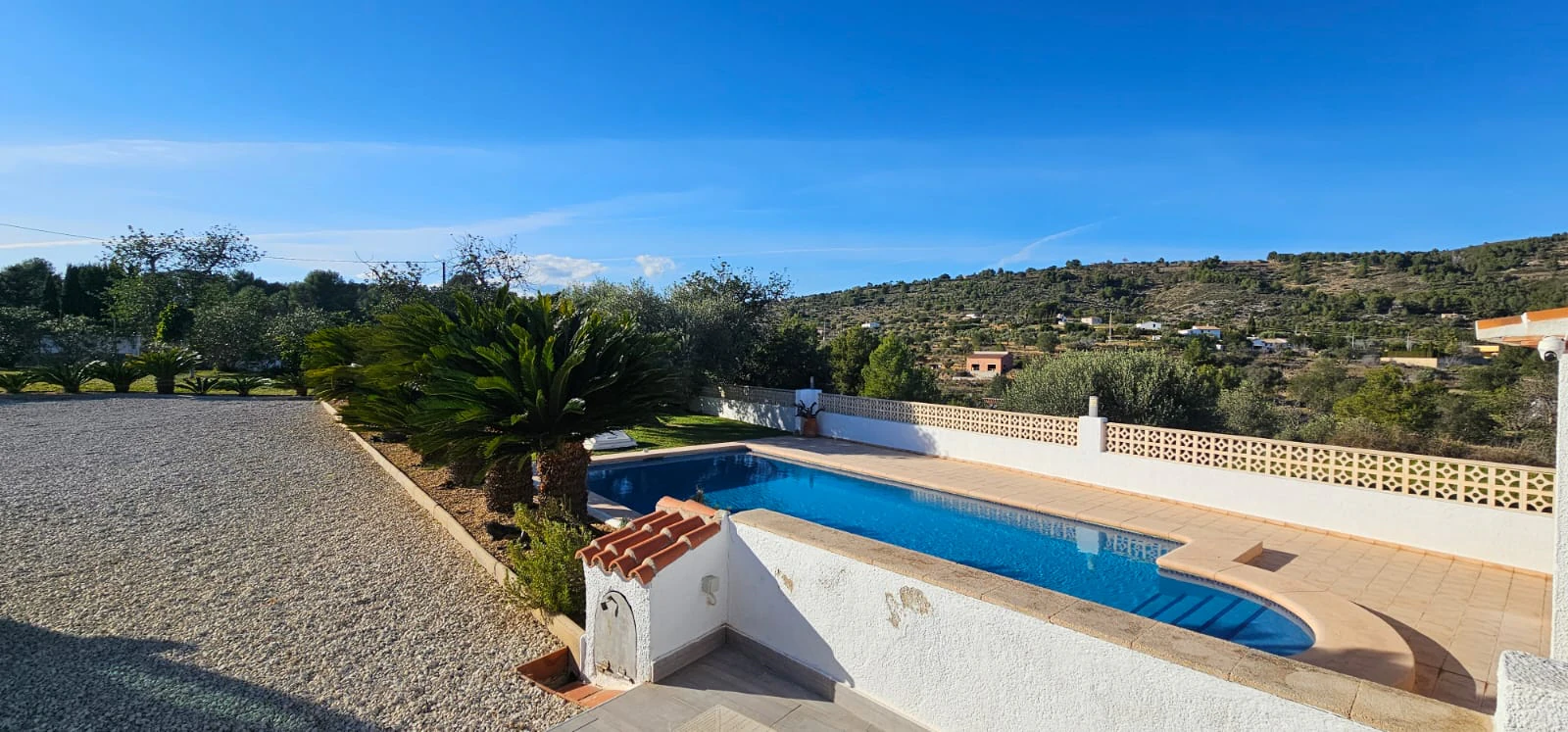 Betoverende finca in Benissa: natuur, privacy en de authentieke mediterraanse stijl.