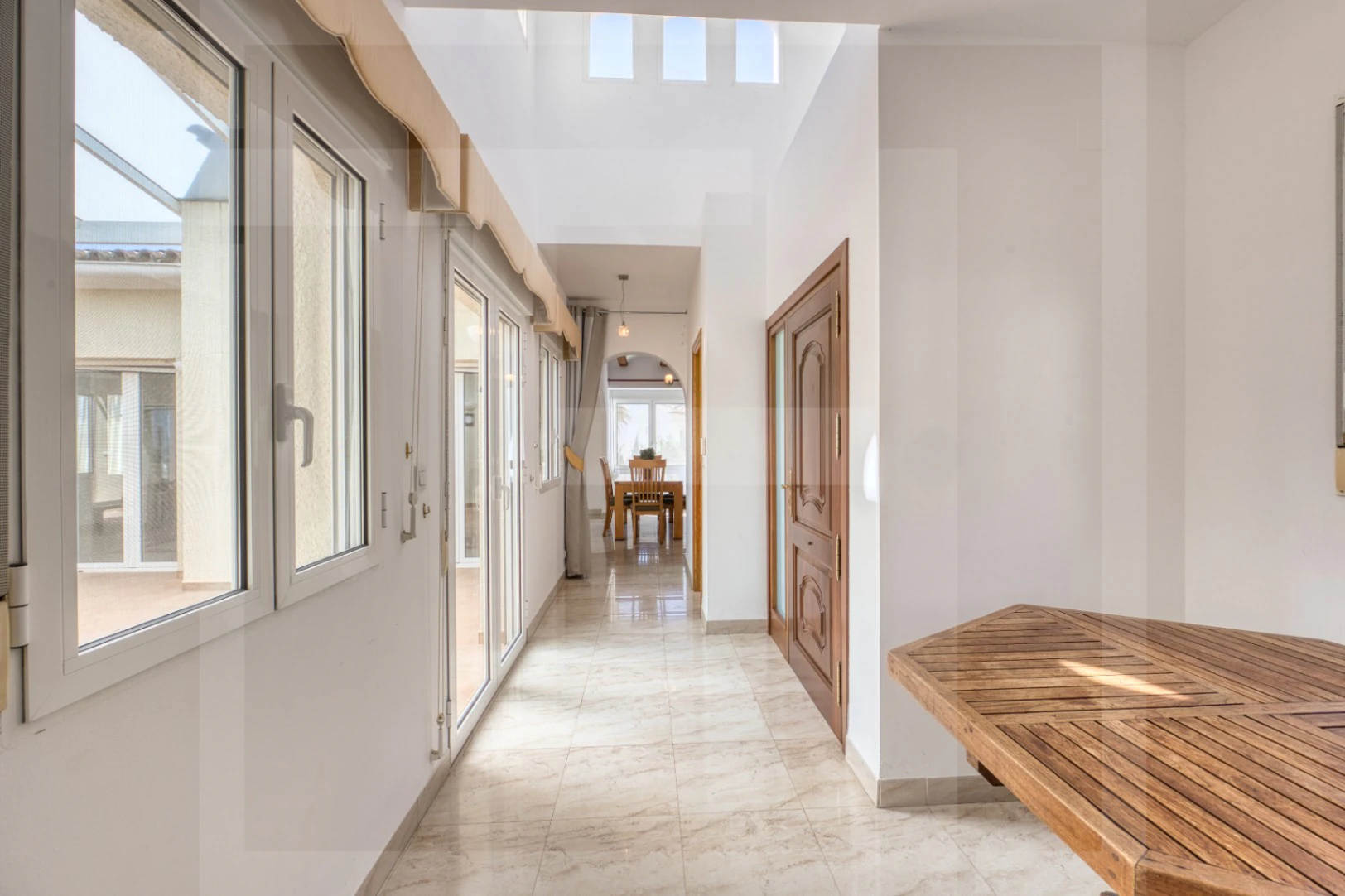 Villa en venta en La Sella con vistas al mar, golf y Montgó.