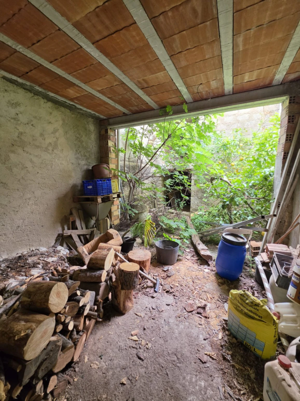 Casa de pueblo en venta con mucho potencial - Benigembla