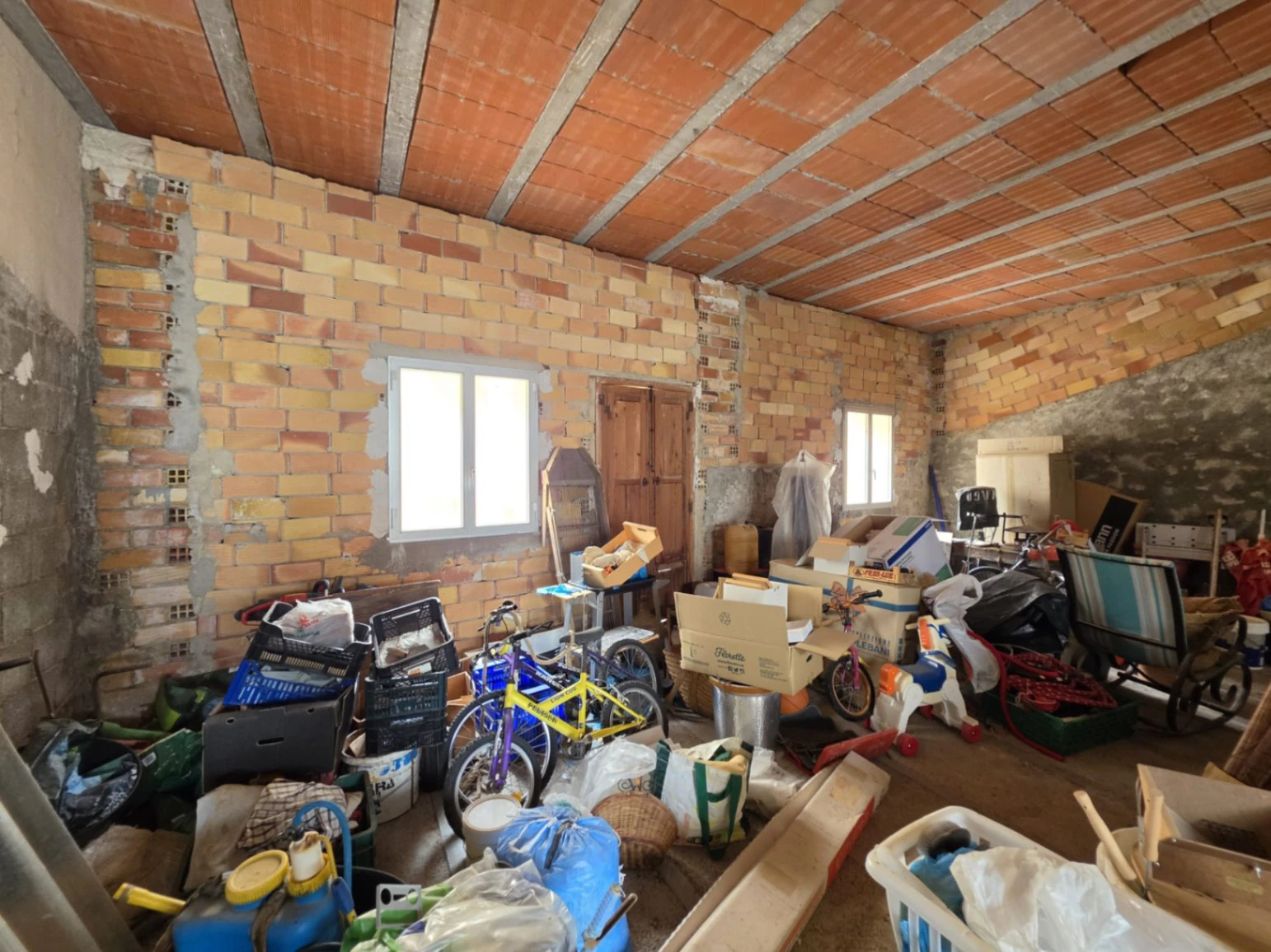 Casa de pueblo en venta con mucho potencial - Benigembla