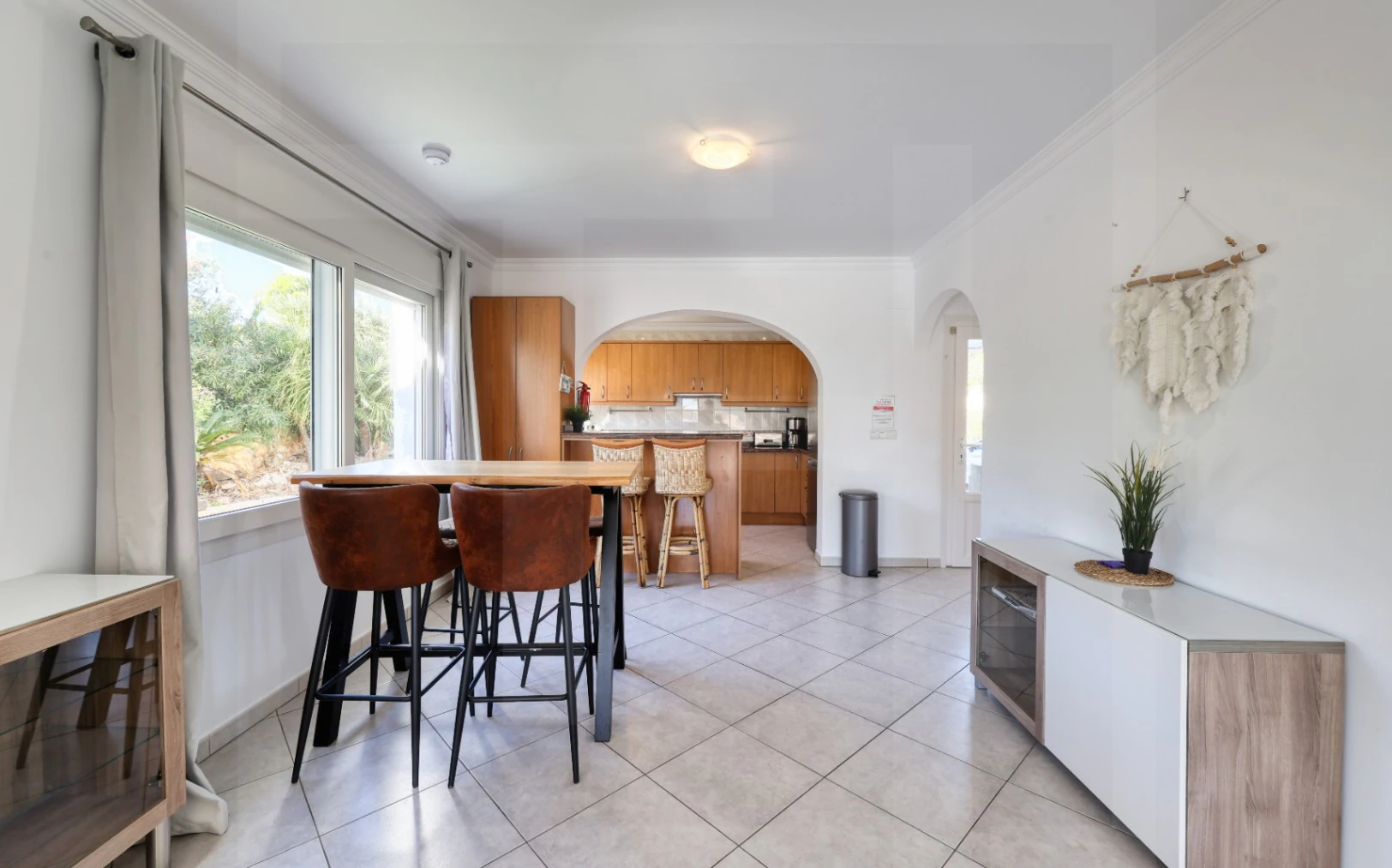 Villa exclusiva en Calpe con piscina, vistas al mar y ubicación costera privilegiada