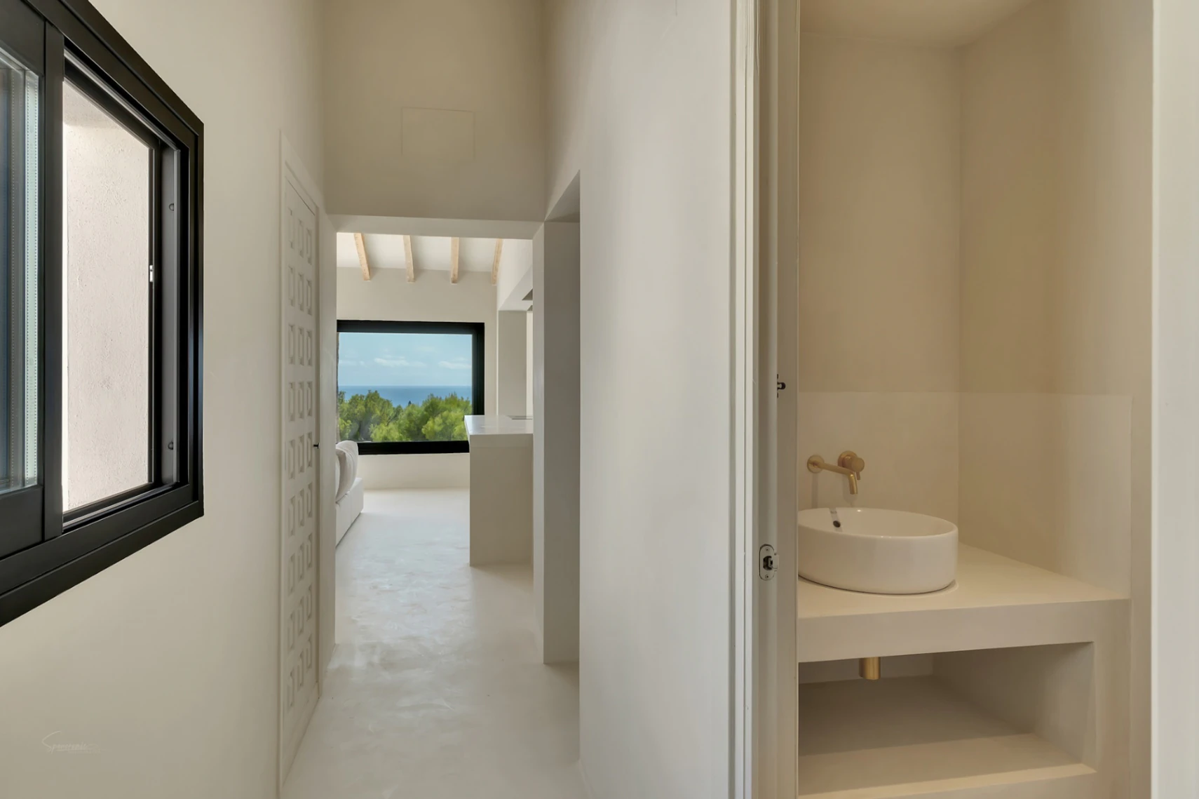 Villa de Ensueño en Benissa Costa: Lujo Ibicenco con Vistas al Mar