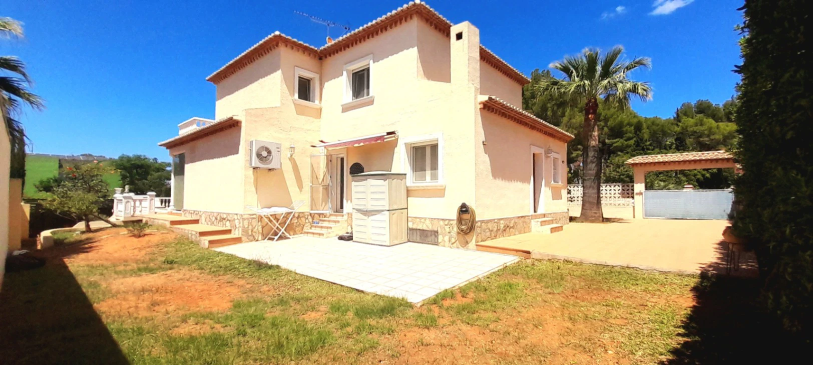 Chalet amplio y tradicional - Denia