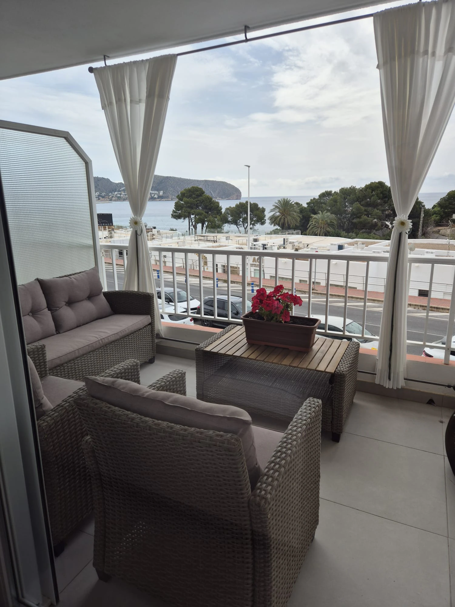 Exklusive renovierte Wohnung mit Meerblick in Moraira – Jährliche Vermietung