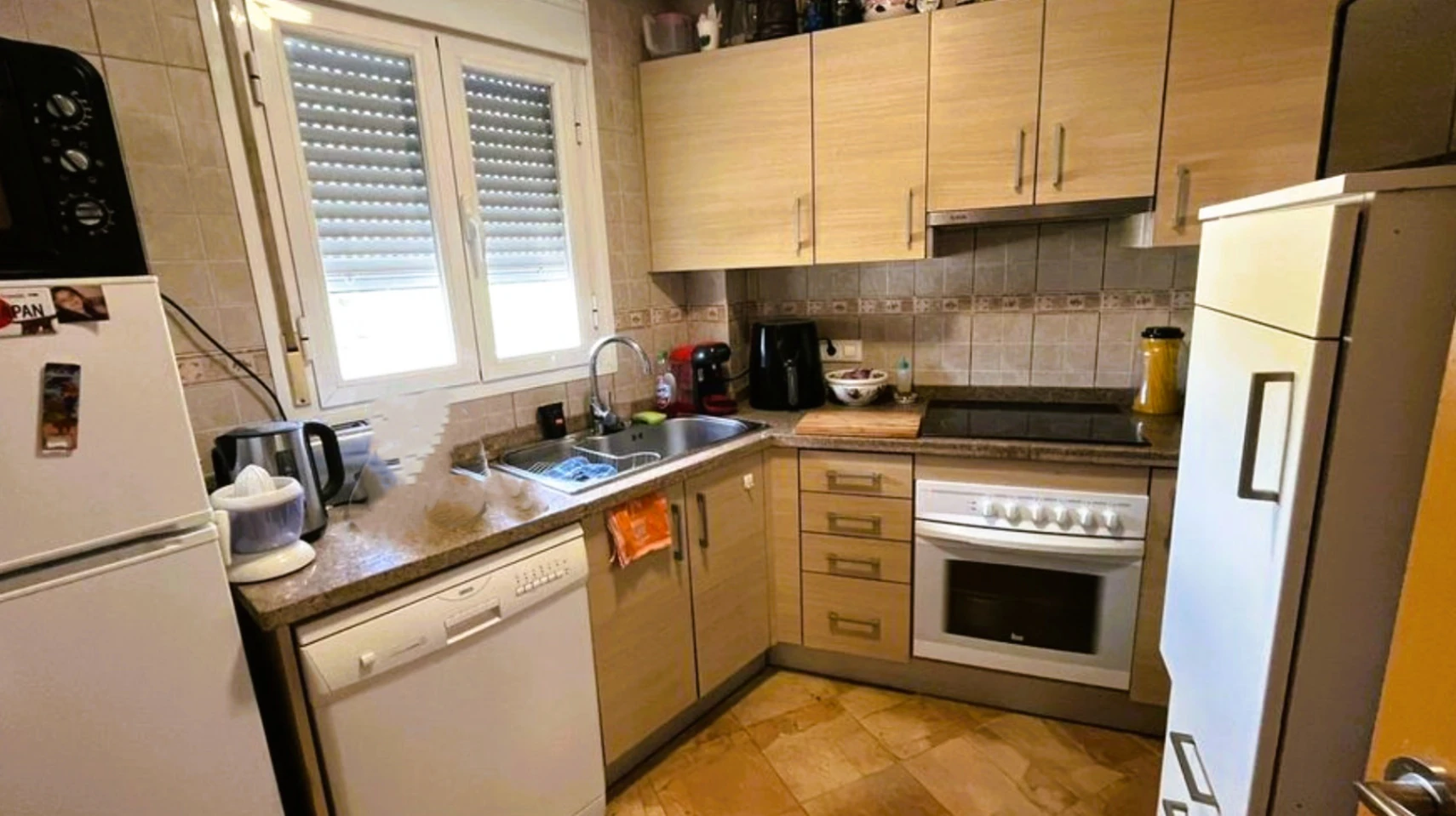 Charmante geschakelde woning met privé garage en een groot terras in het hart van Alcalalí.