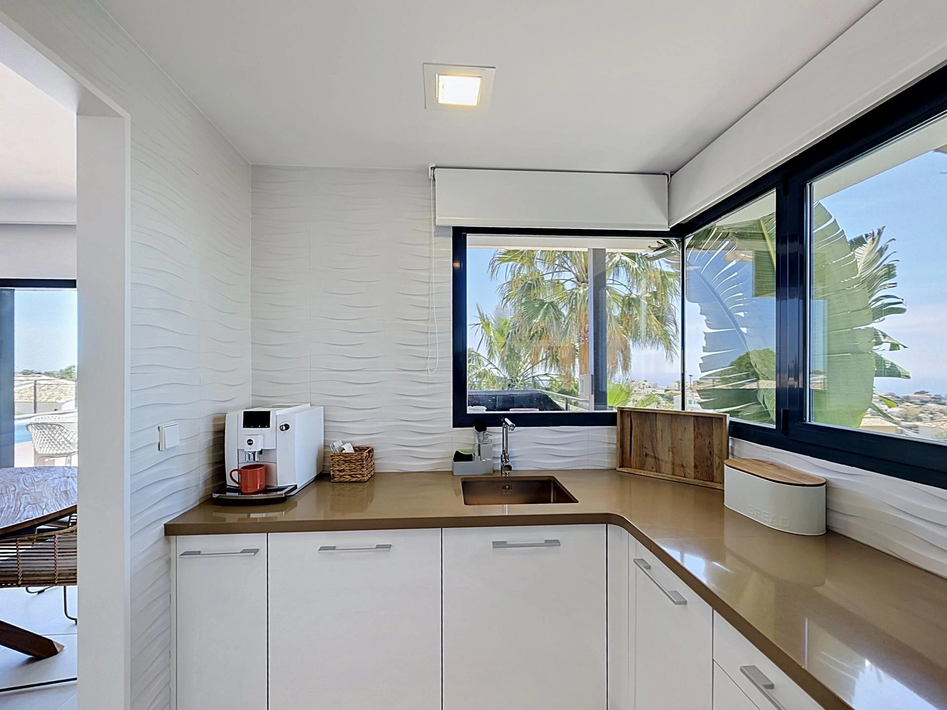 Villa contemporánea con vistas al mar y piscina desbordante privada en Residencial Magnolias, Cumbre del Sol