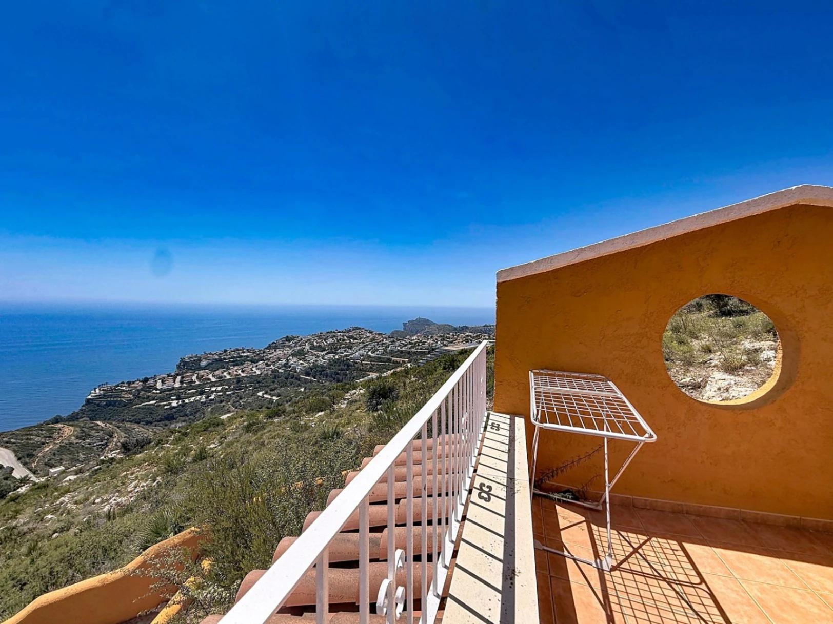 Apartamento dúplex en Pueblo Panorama, Cumbre del Sol, con vistas al mar y al Portet de Moraira