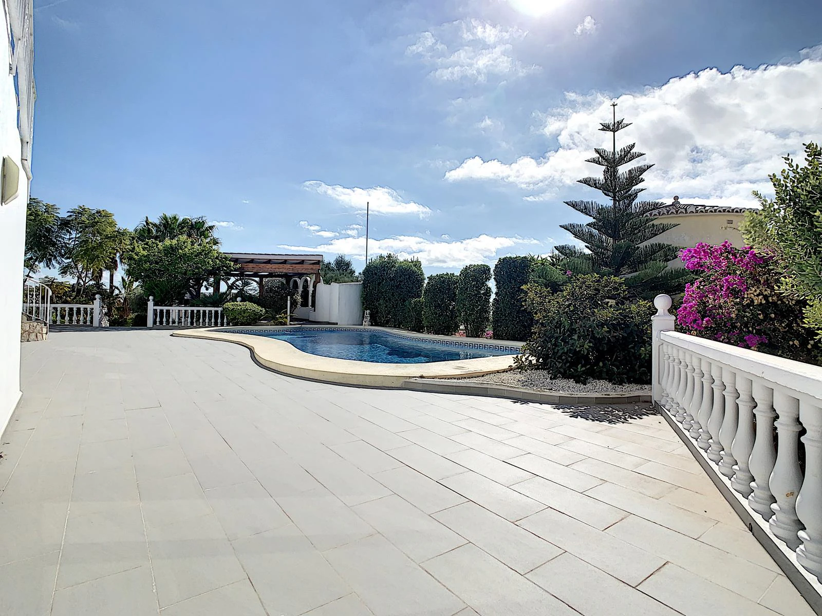 Cumbre del Sol villa renovada con vistas al mar