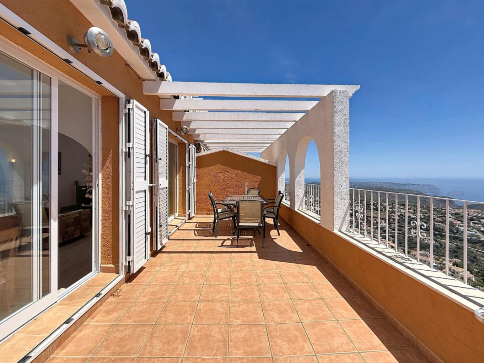 Apartamento dúplex en Pueblo Panorama, Cumbre del Sol, con vistas al mar y al Portet de Moraira