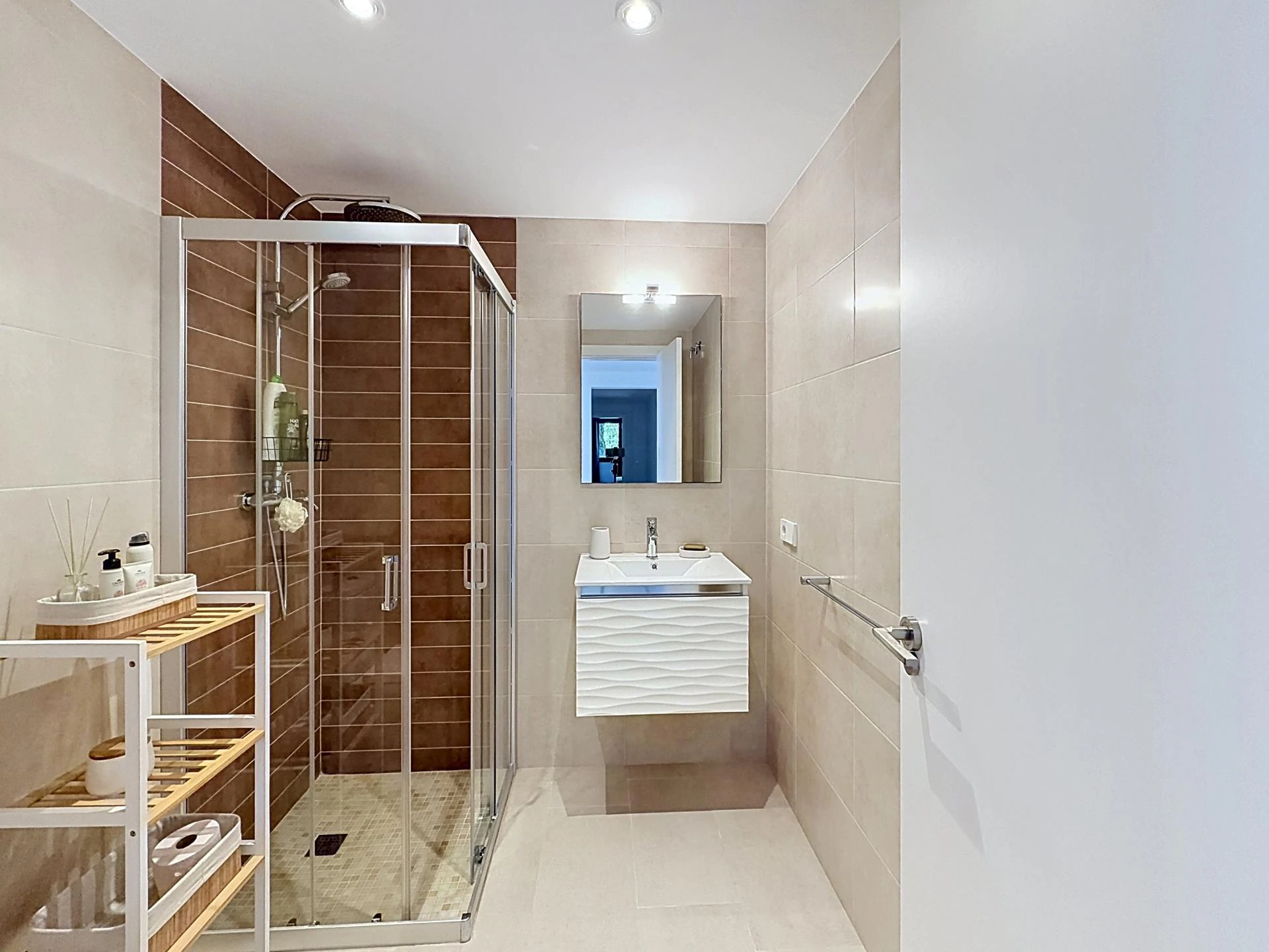Villa contemporánea con vistas al mar y piscina desbordante privada en Residencial Magnolias, Cumbre del Sol