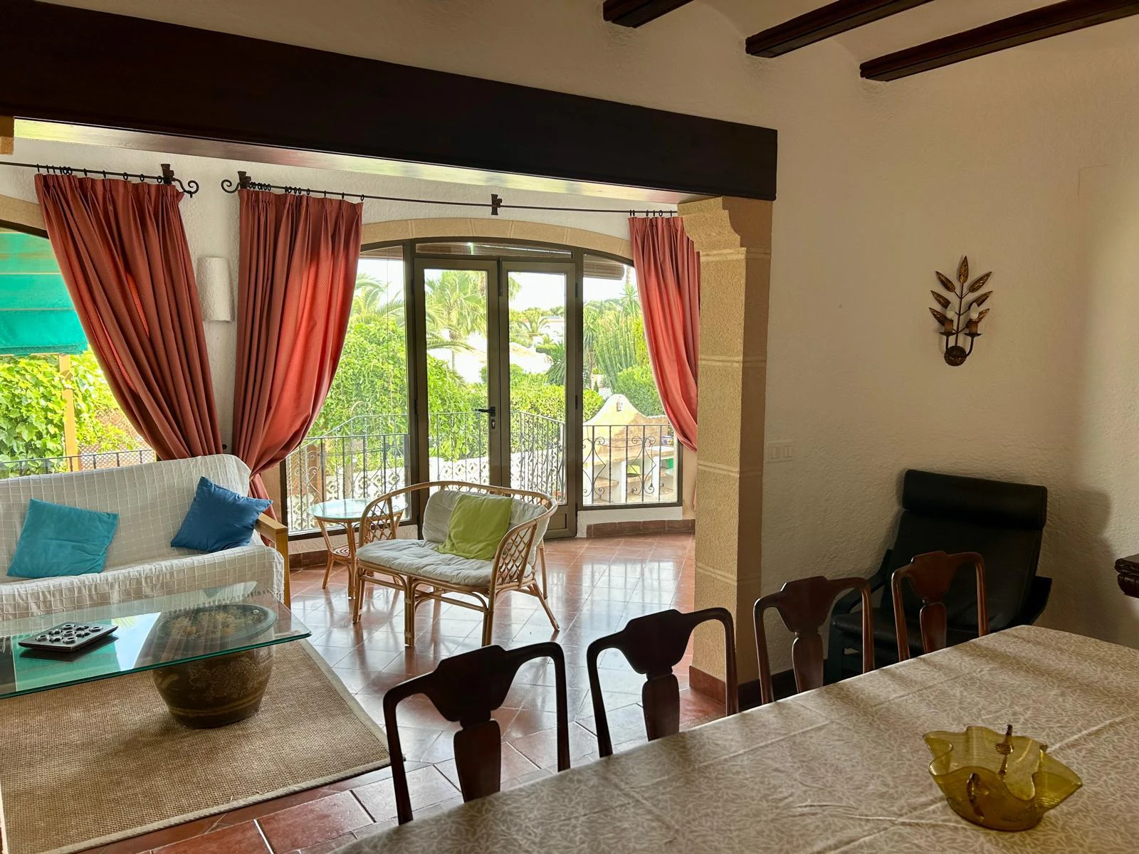 Villa mediterránea con encanto y vistas abiertas al Montgó – Jávea