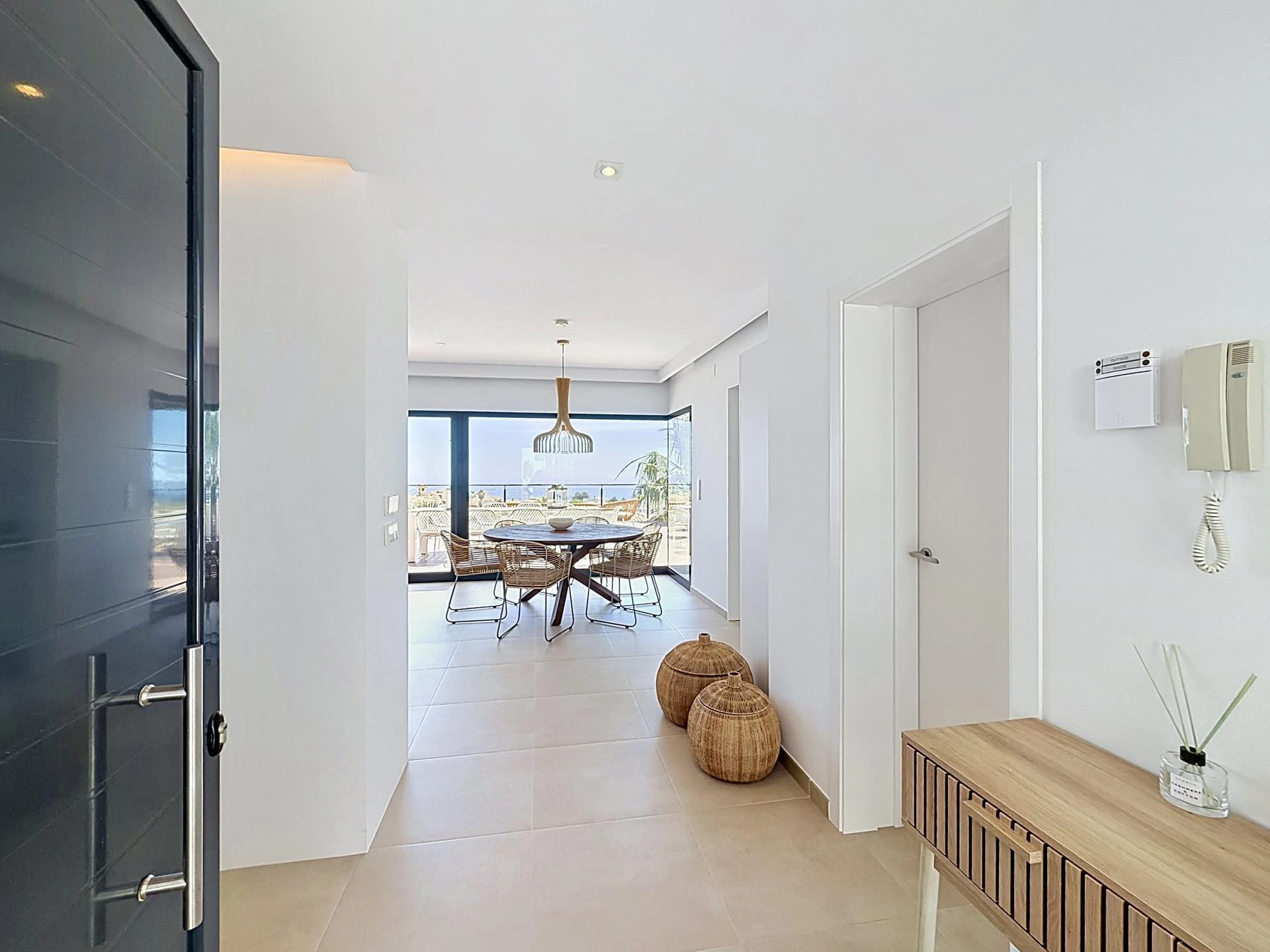 Villa contemporánea con vistas al mar y piscina desbordante privada en Residencial Magnolias, Cumbre del Sol