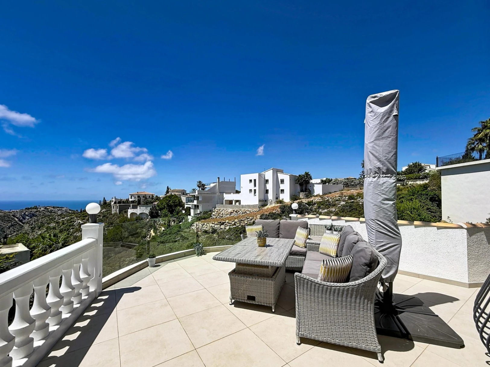 Villa independiente con vistas al mar y piscina climatizada Kalmias Cumbre del Sol Costa Blanca Norte