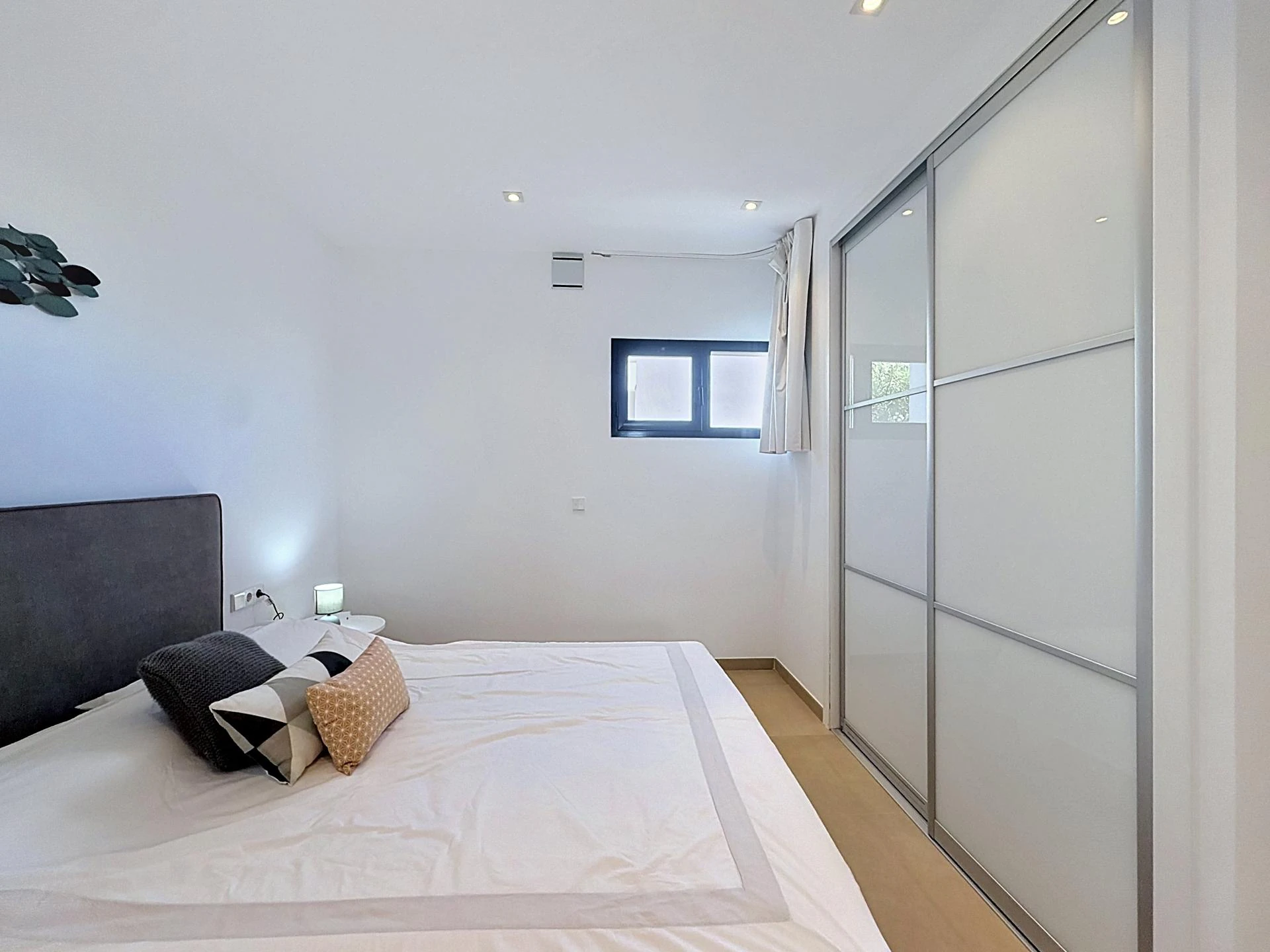Villa contemporánea con vistas al mar y piscina desbordante privada en Residencial Magnolias, Cumbre del Sol