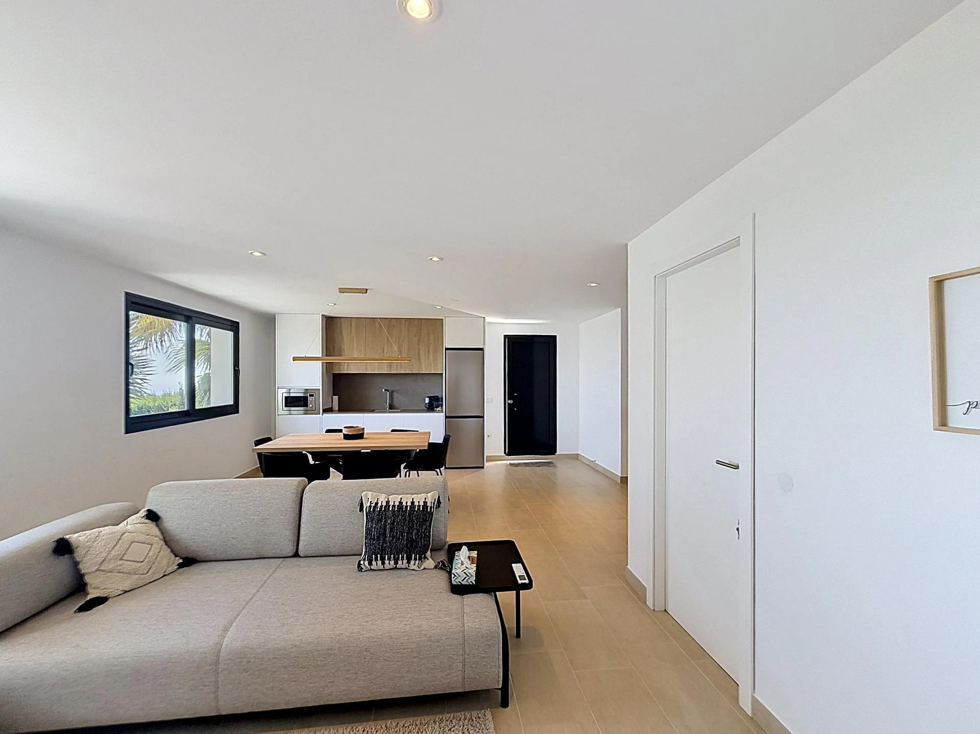 Villa contemporánea con vistas al mar y piscina desbordante privada en Residencial Magnolias, Cumbre del Sol