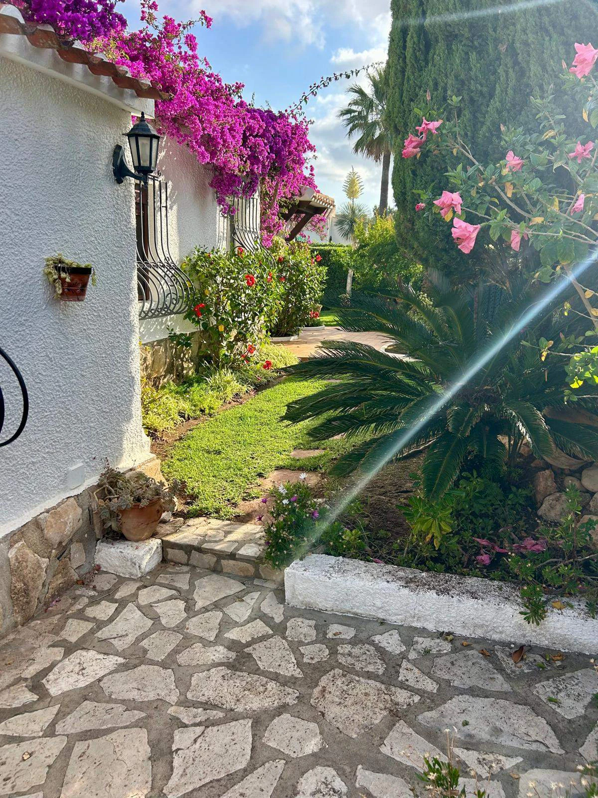 Villa mediterránea con encanto y vistas abiertas al Montgó – Jávea