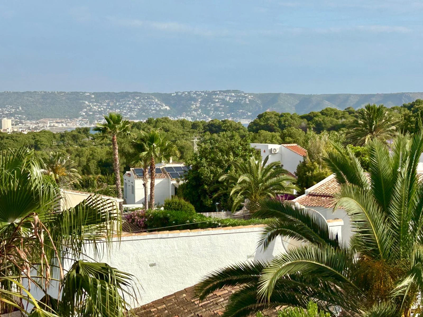 Villa mediterránea con encanto y vistas abiertas al Montgó – Jávea