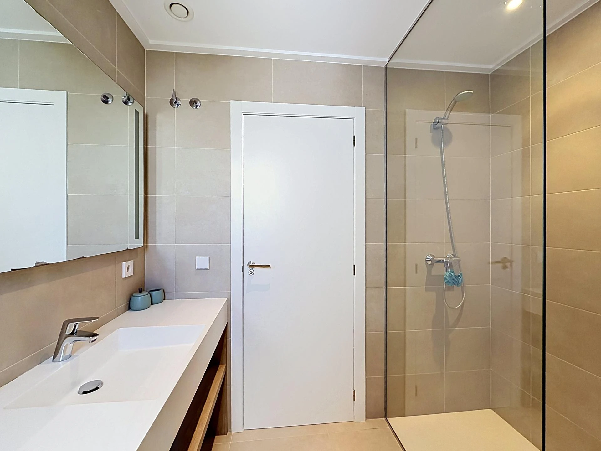 Villa contemporánea con vistas al mar y piscina desbordante privada en Residencial Magnolias, Cumbre del Sol