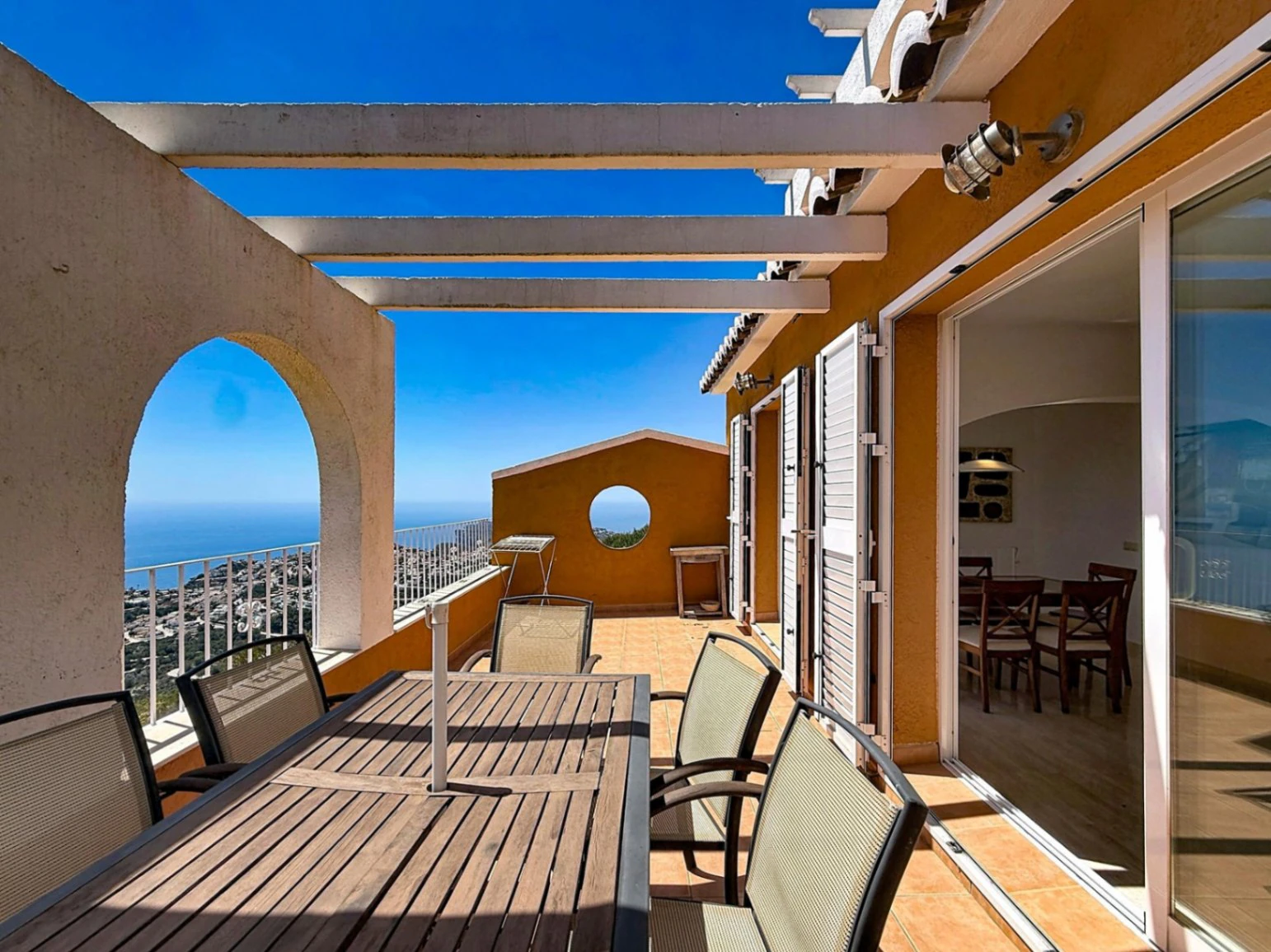 Apartamento dúplex en Pueblo Panorama, Cumbre del Sol, con vistas al mar y al Portet de Moraira