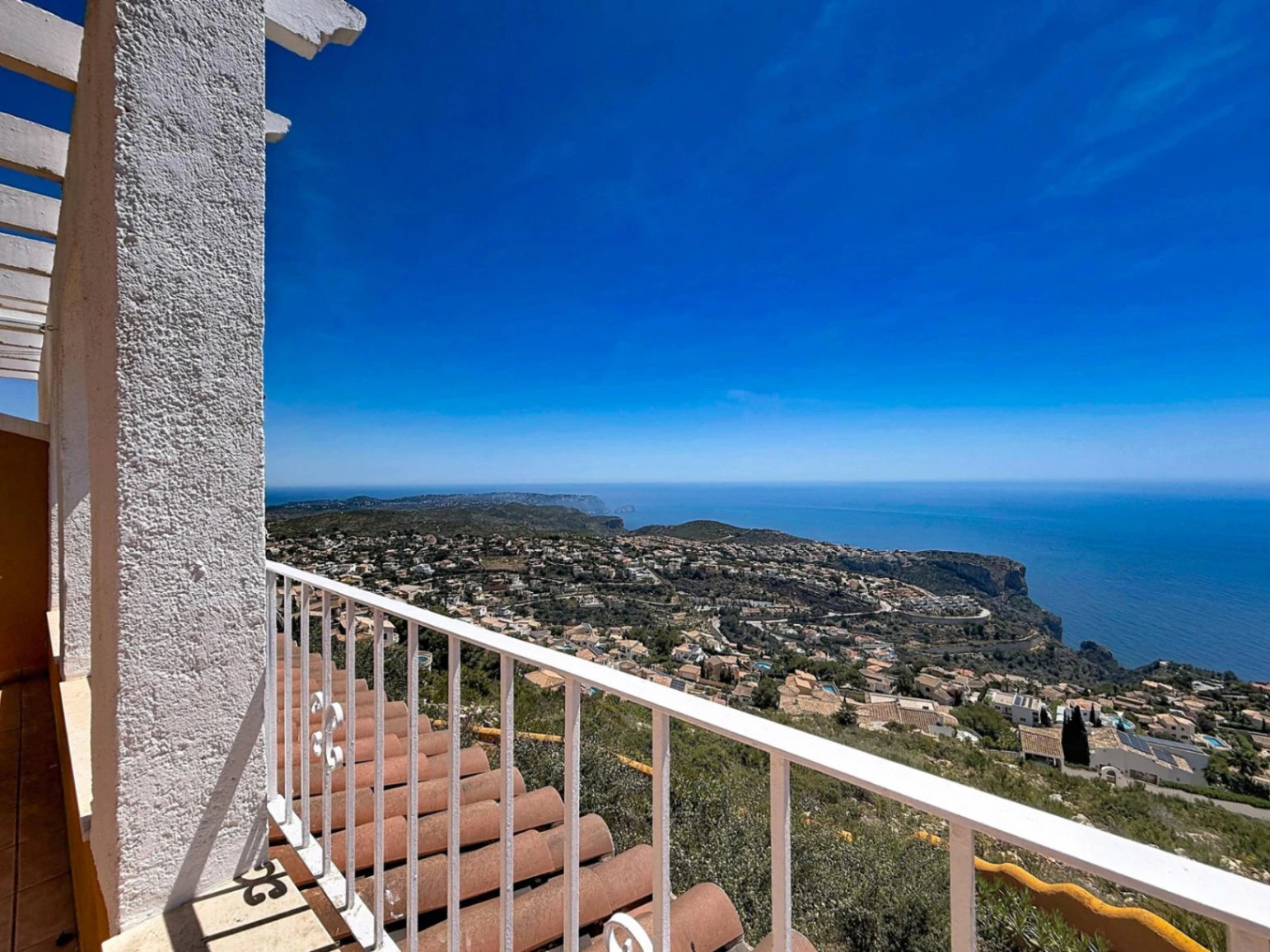 Apartamento dúplex en Pueblo Panorama, Cumbre del Sol, con vistas al mar y al Portet de Moraira