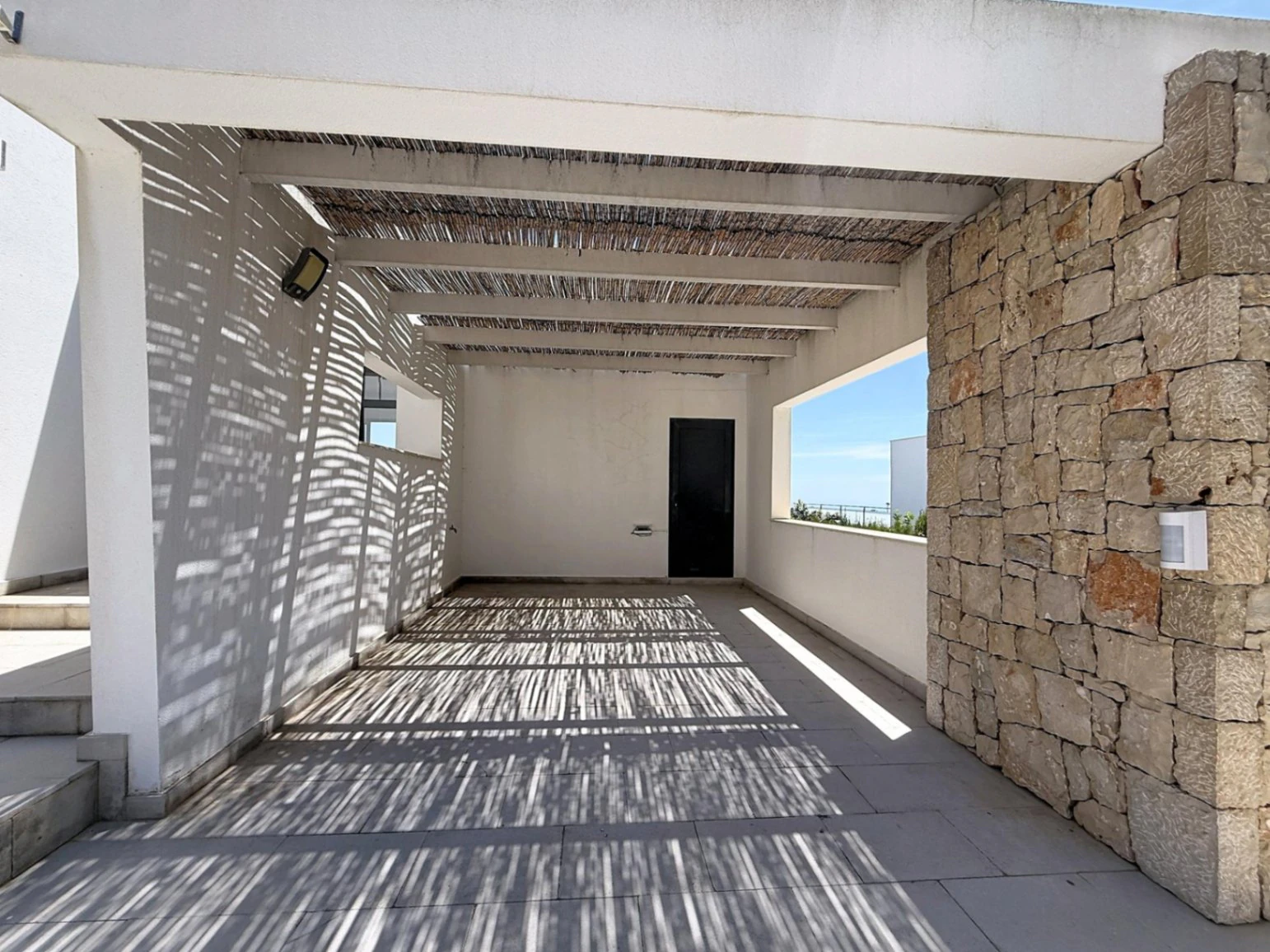 Villa contemporánea con vistas al mar y piscina desbordante privada en Residencial Magnolias, Cumbre del Sol