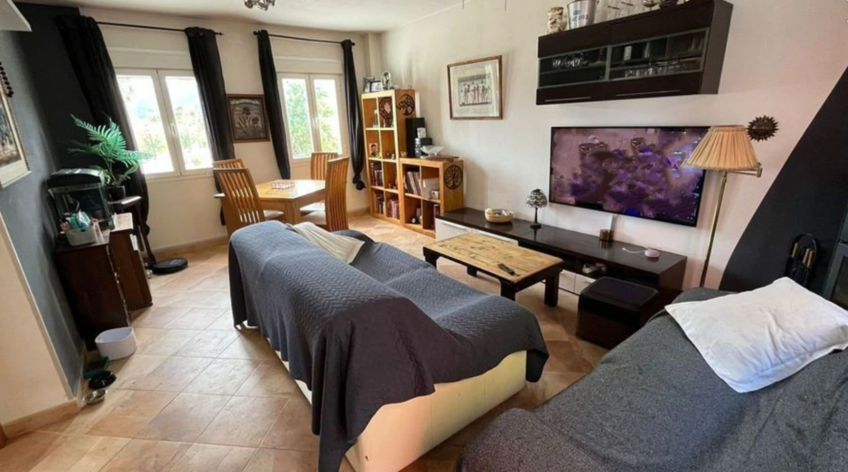 Casa semi adosada con encanto, garaje privado y amplia terraza en pleno corazón de Alcalalí