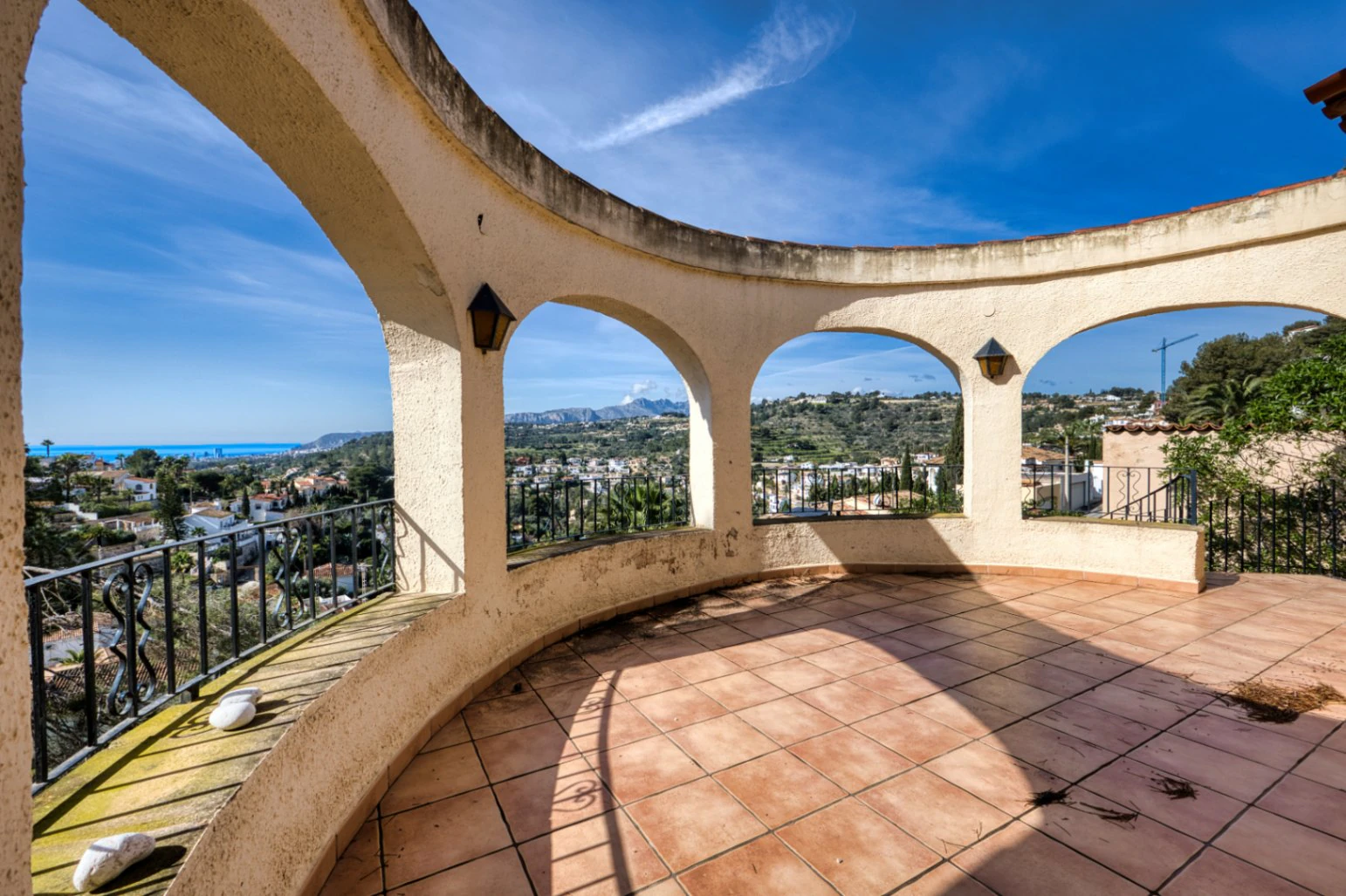 Villa mediterránea con vistas abiertas al mar en Montemar, Benissa