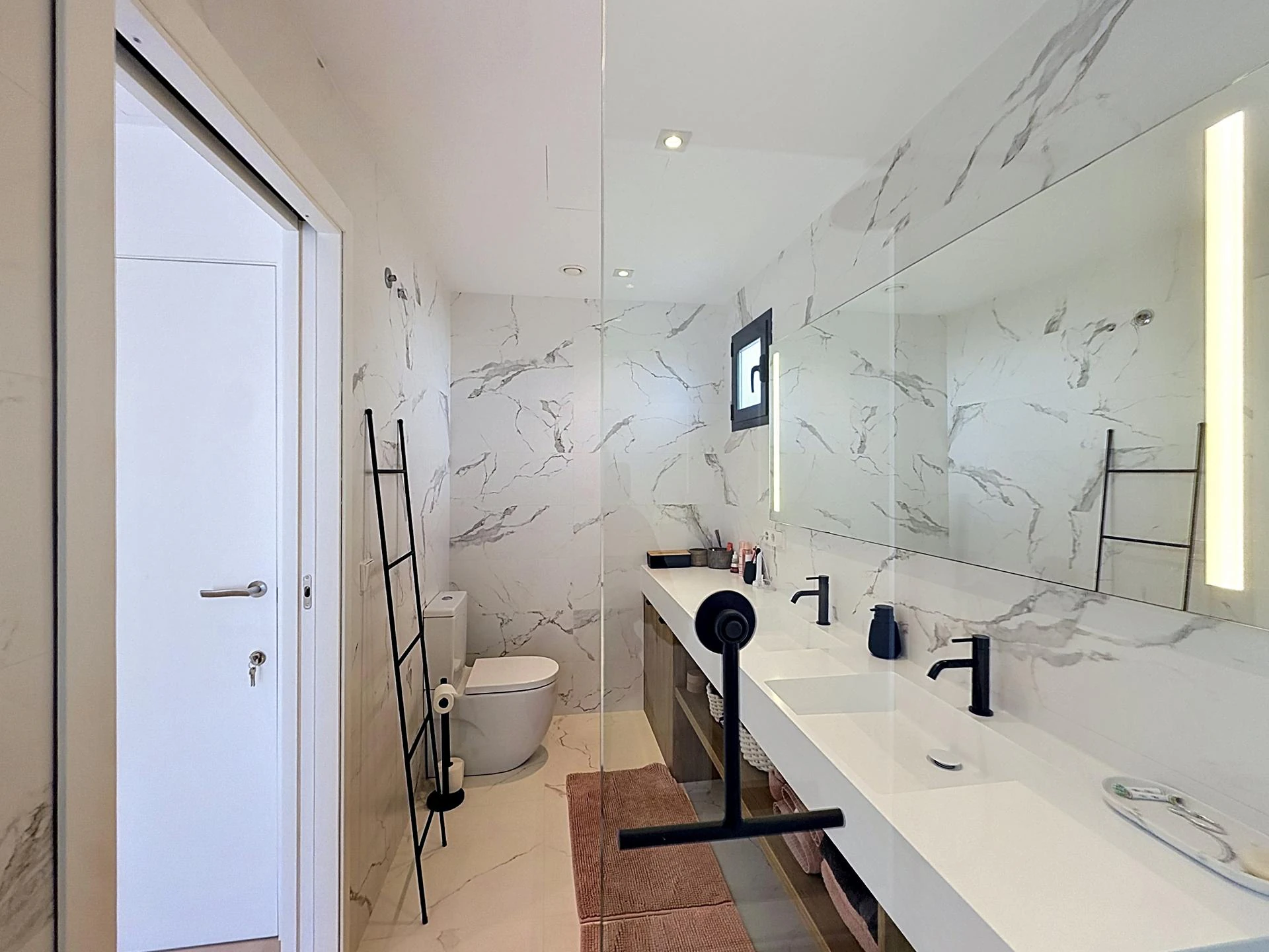 Villa contemporánea con vistas al mar y piscina desbordante privada en Residencial Magnolias, Cumbre del Sol