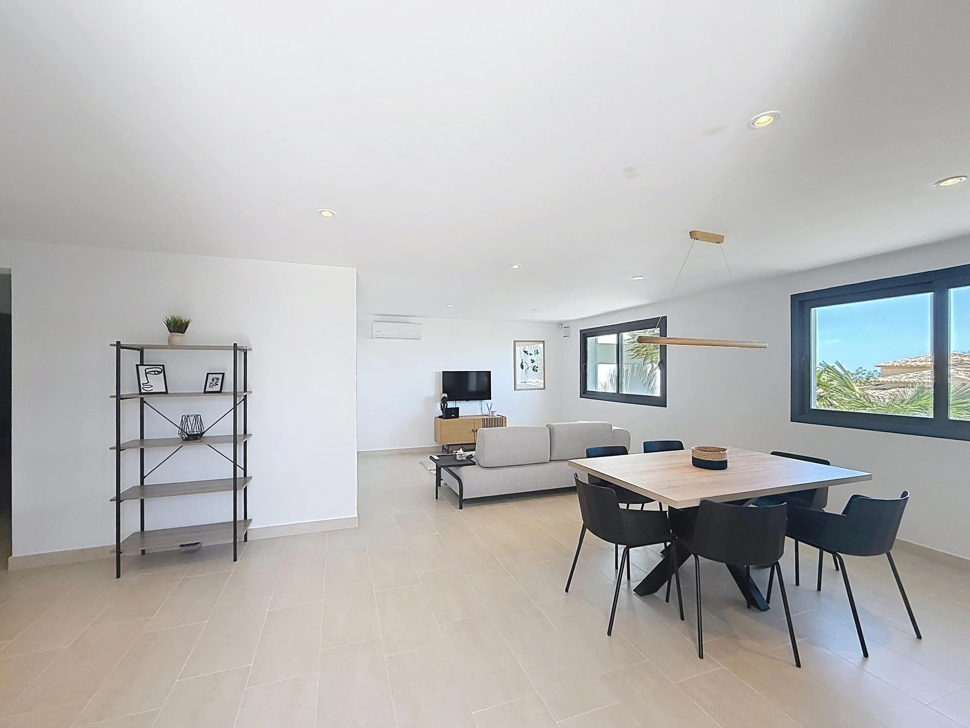 Villa contemporánea con vistas al mar y piscina desbordante privada en Residencial Magnolias, Cumbre del Sol