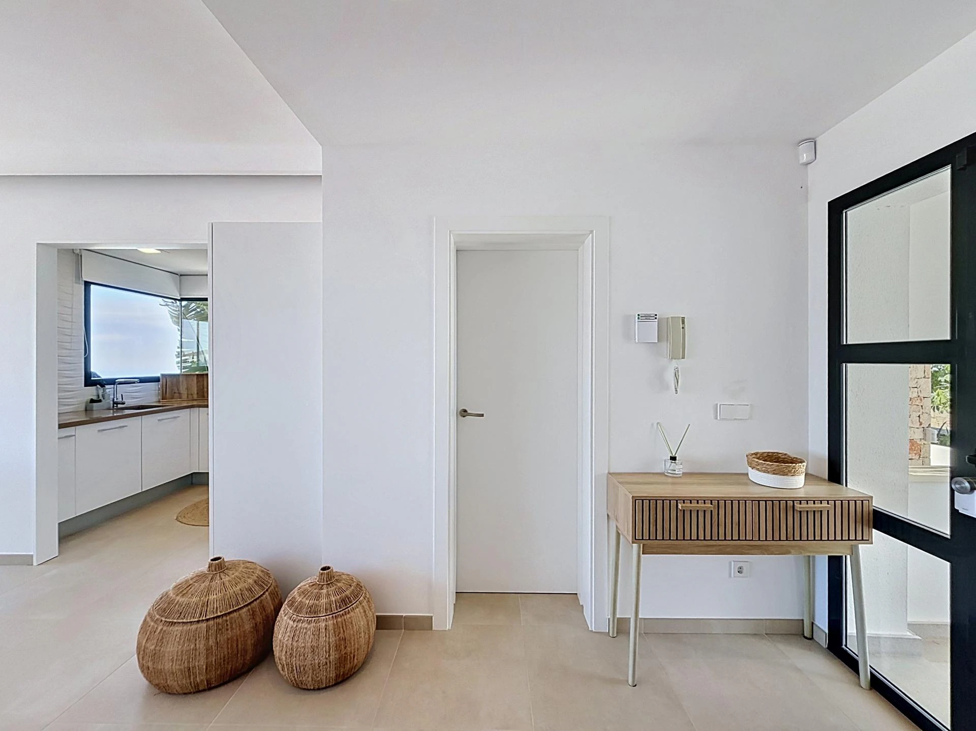 Villa contemporánea con vistas al mar y piscina desbordante privada en Residencial Magnolias, Cumbre del Sol