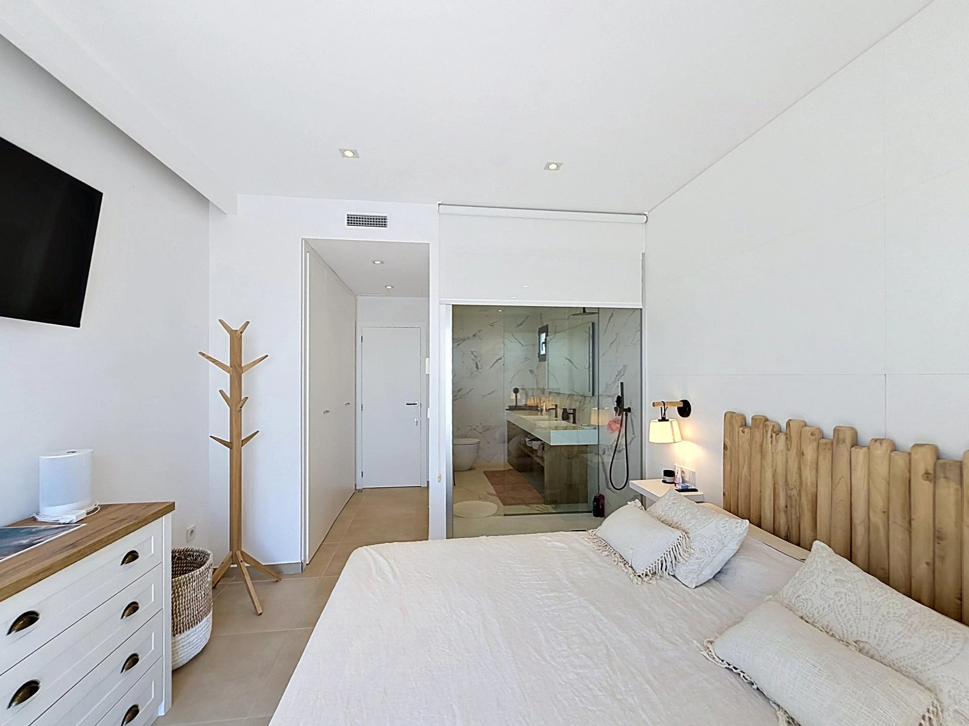 Villa contemporánea con vistas al mar y piscina desbordante privada en Residencial Magnolias, Cumbre del Sol