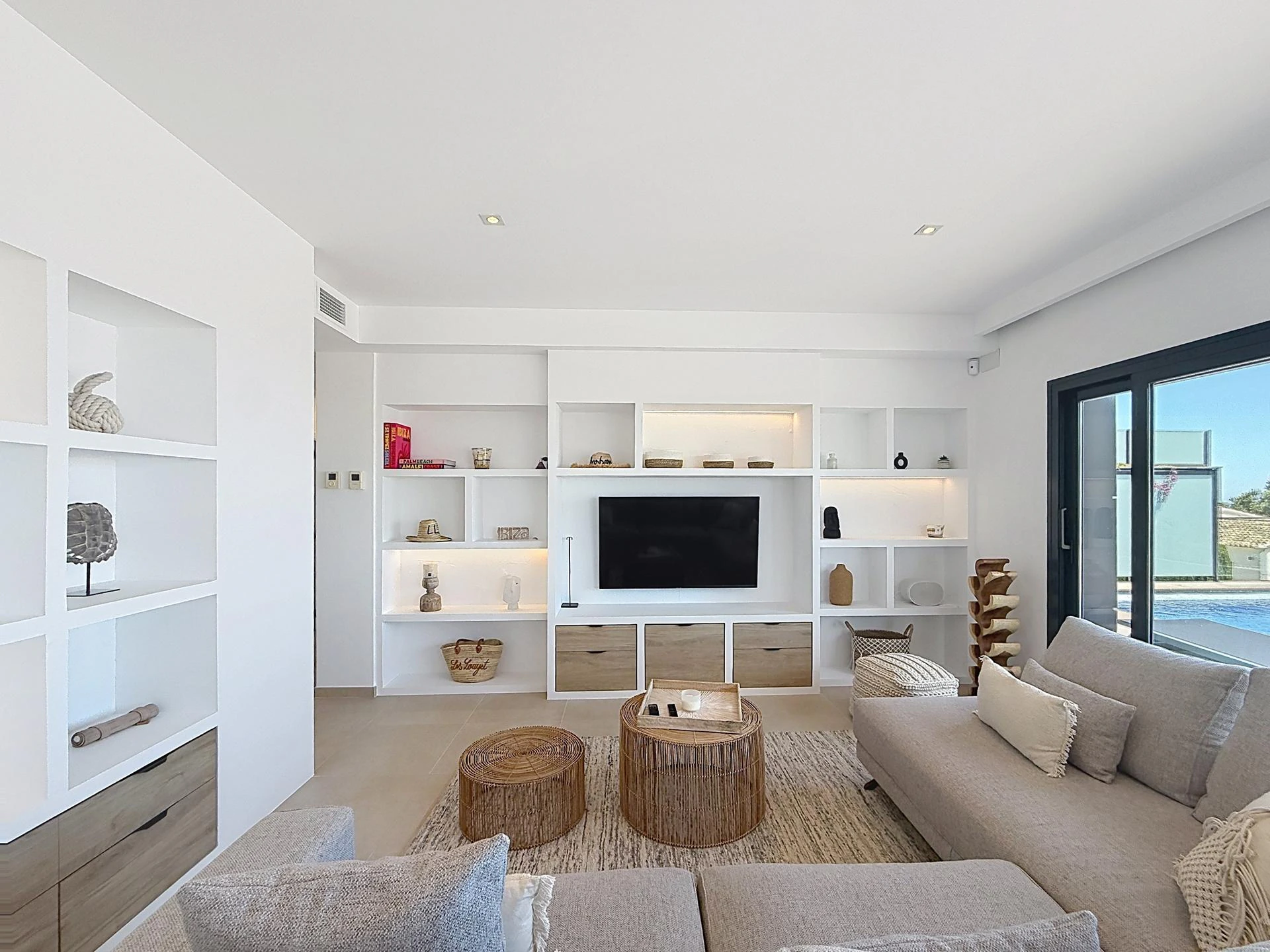Villa contemporánea con vistas al mar y piscina desbordante privada en Residencial Magnolias, Cumbre del Sol